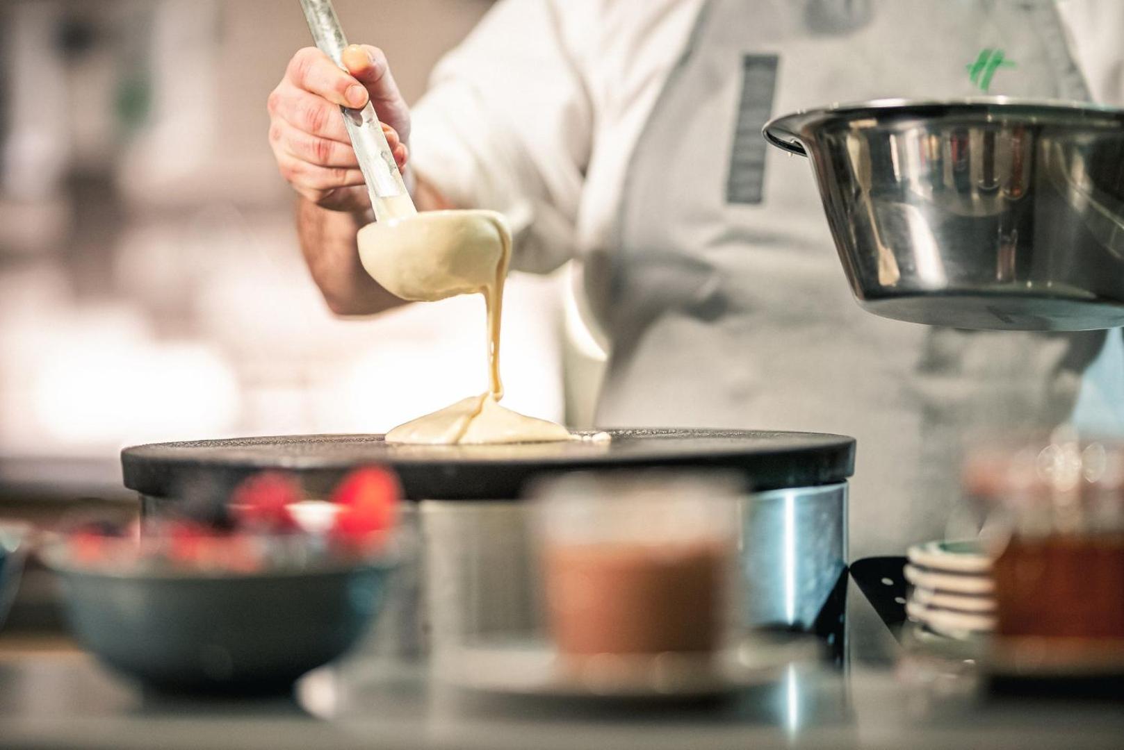 Holiday Inn & Suites Dubai Science Park Holiday Inn & Suites Dubai Science Park