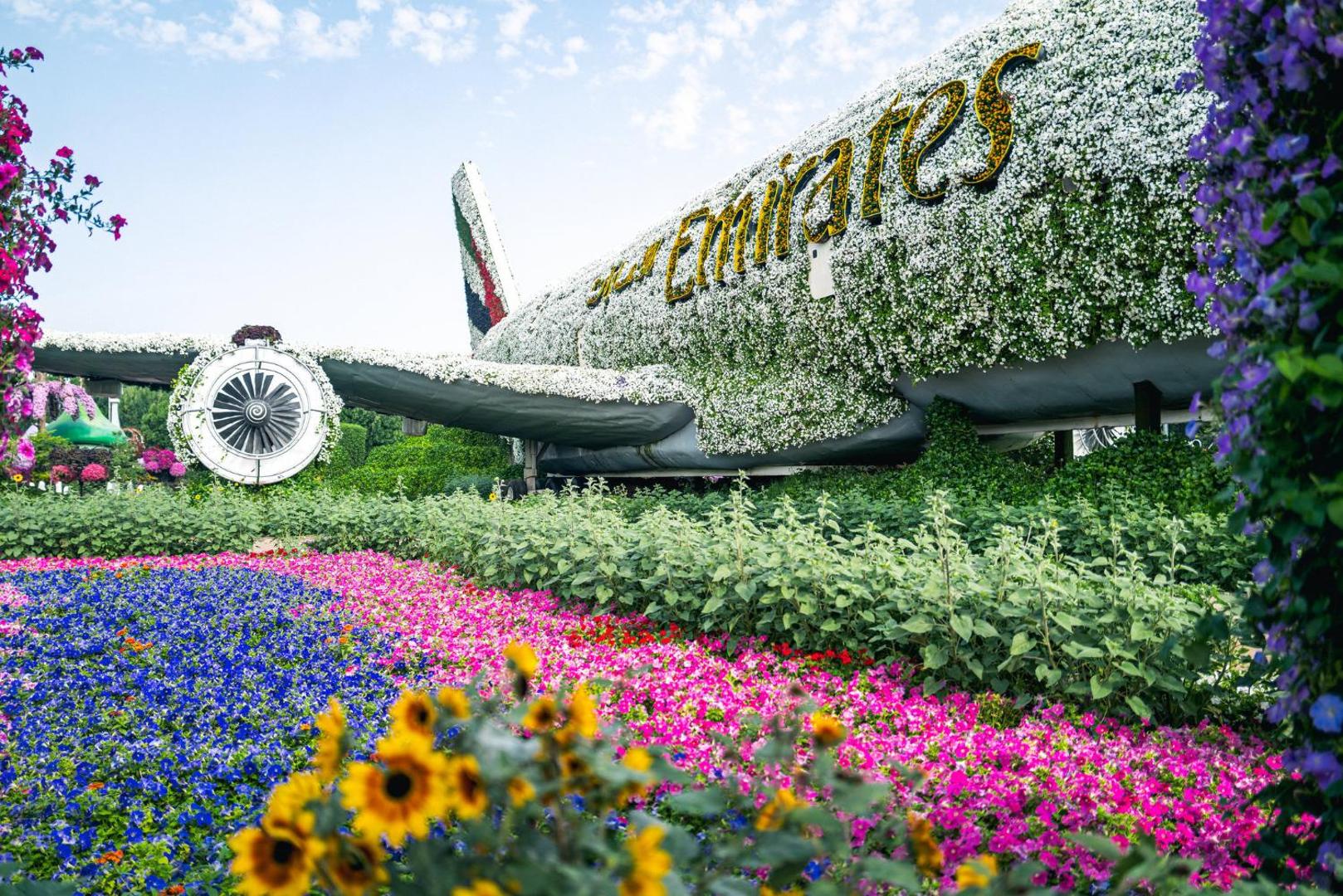 Holiday Inn & Suites Dubai Science Park Holiday Inn & Suites Dubai Science Park