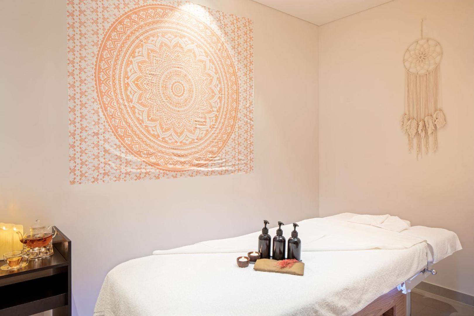 Holiday Inn & Suites Dubai Science Park Holiday Inn & Suites Dubai Science Park