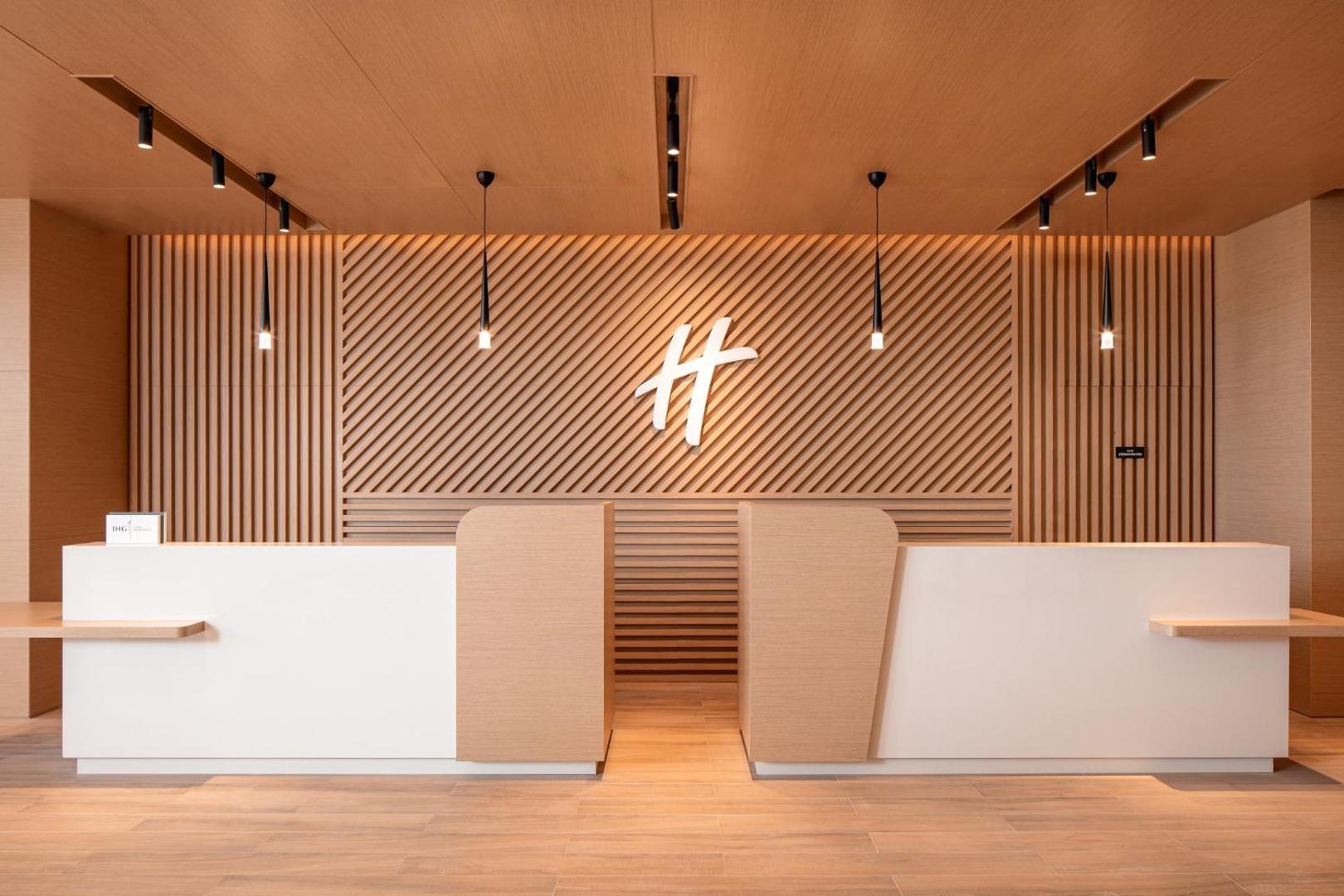 Holiday Inn & Suites Dubai Science Park Holiday Inn & Suites Dubai Science Park