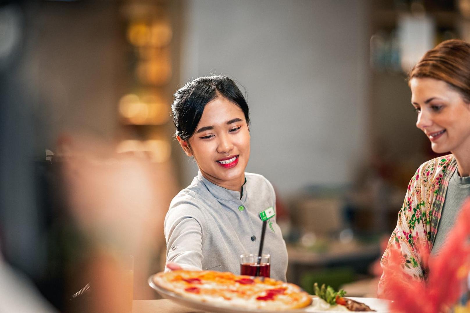 Holiday Inn & Suites Dubai Science Park Holiday Inn & Suites Dubai Science Park