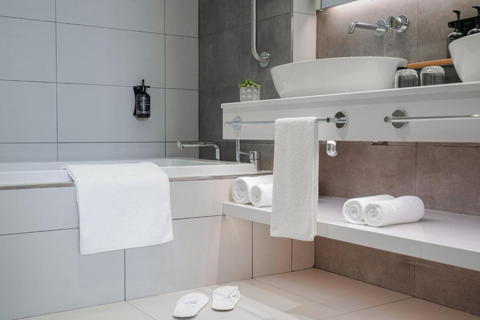 Holiday Inn Dubai Business Bay