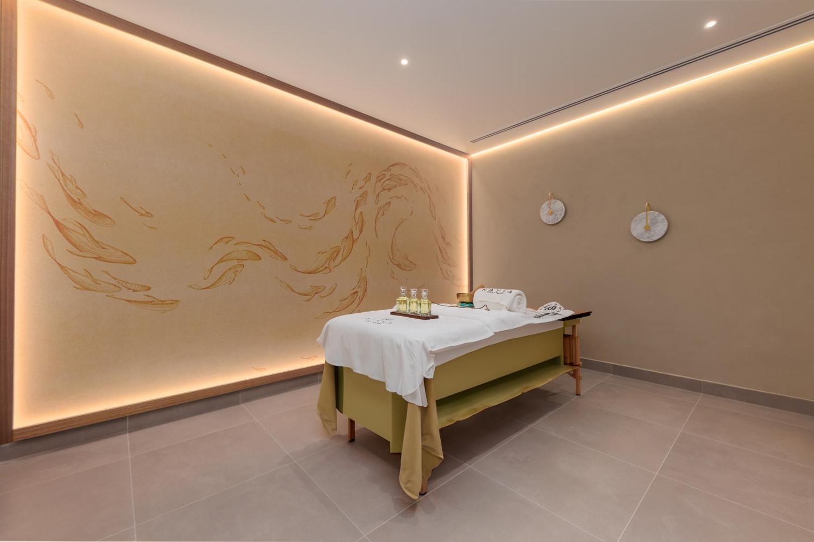 Holiday Inn Dubai Village Circle Holiday Inn Dubai Village Circle