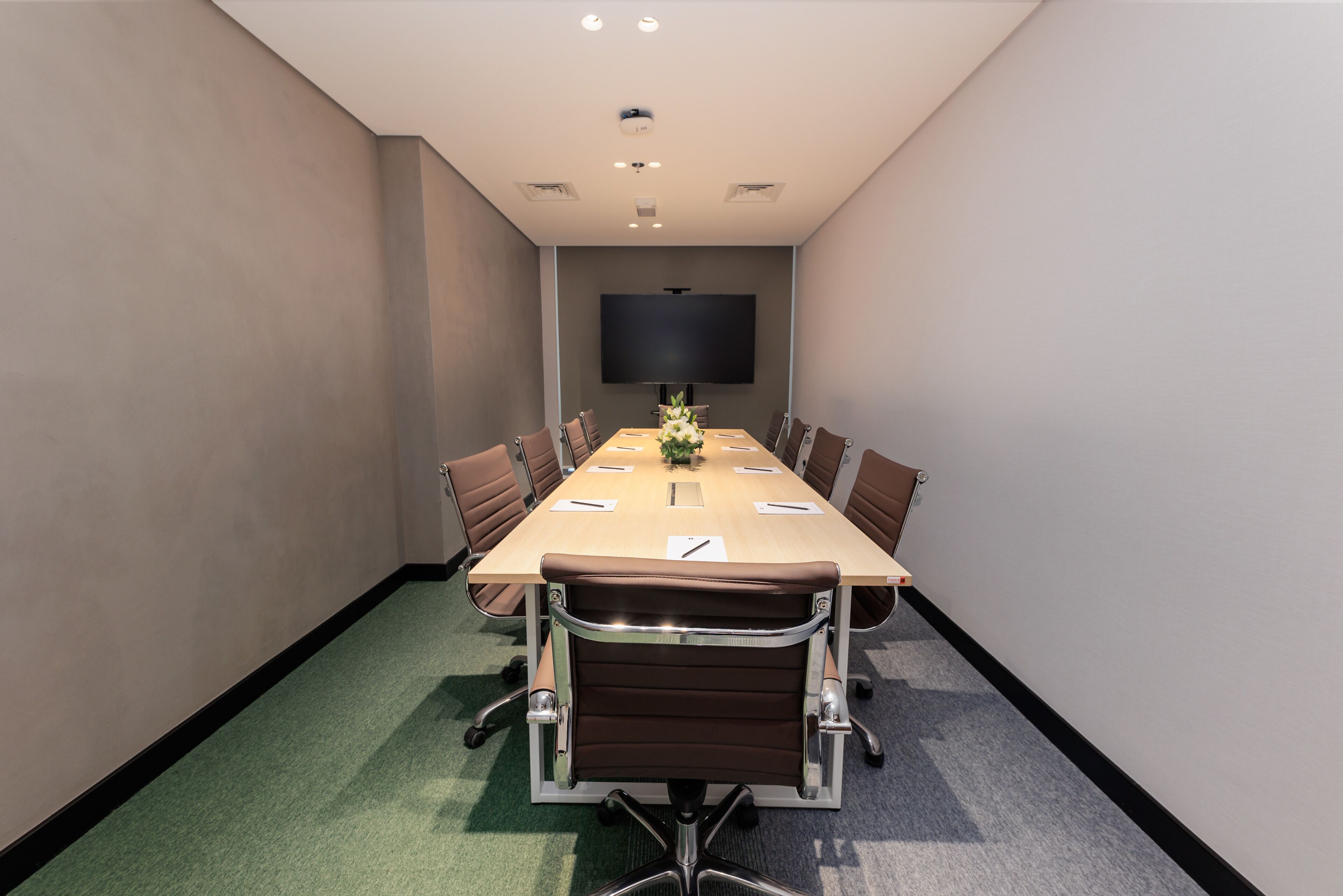 Holiday Inn Dubai Village Circle Holiday Inn Dubai Village Circle