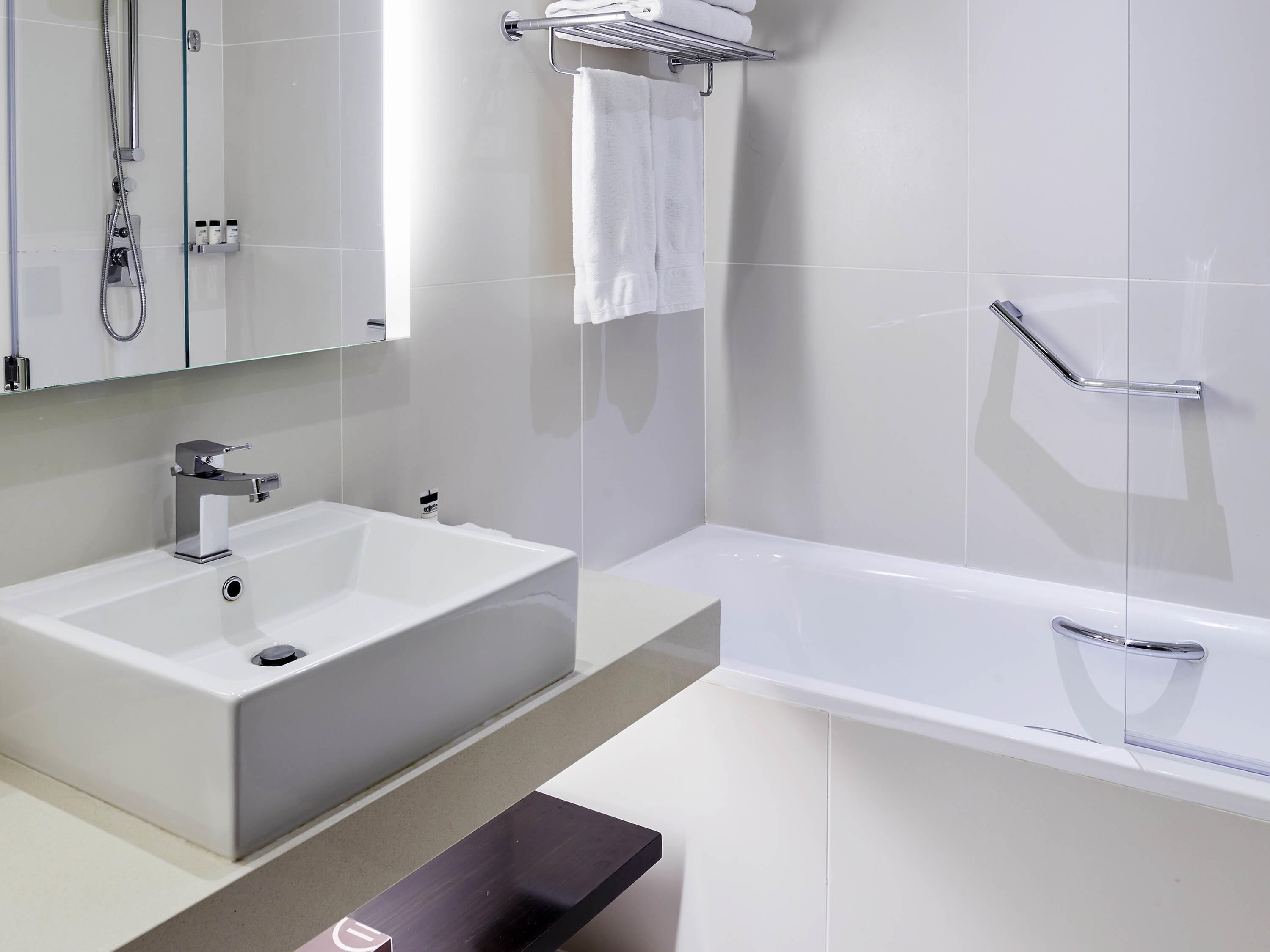 Pullman Dubai Creek City Centre Hotel