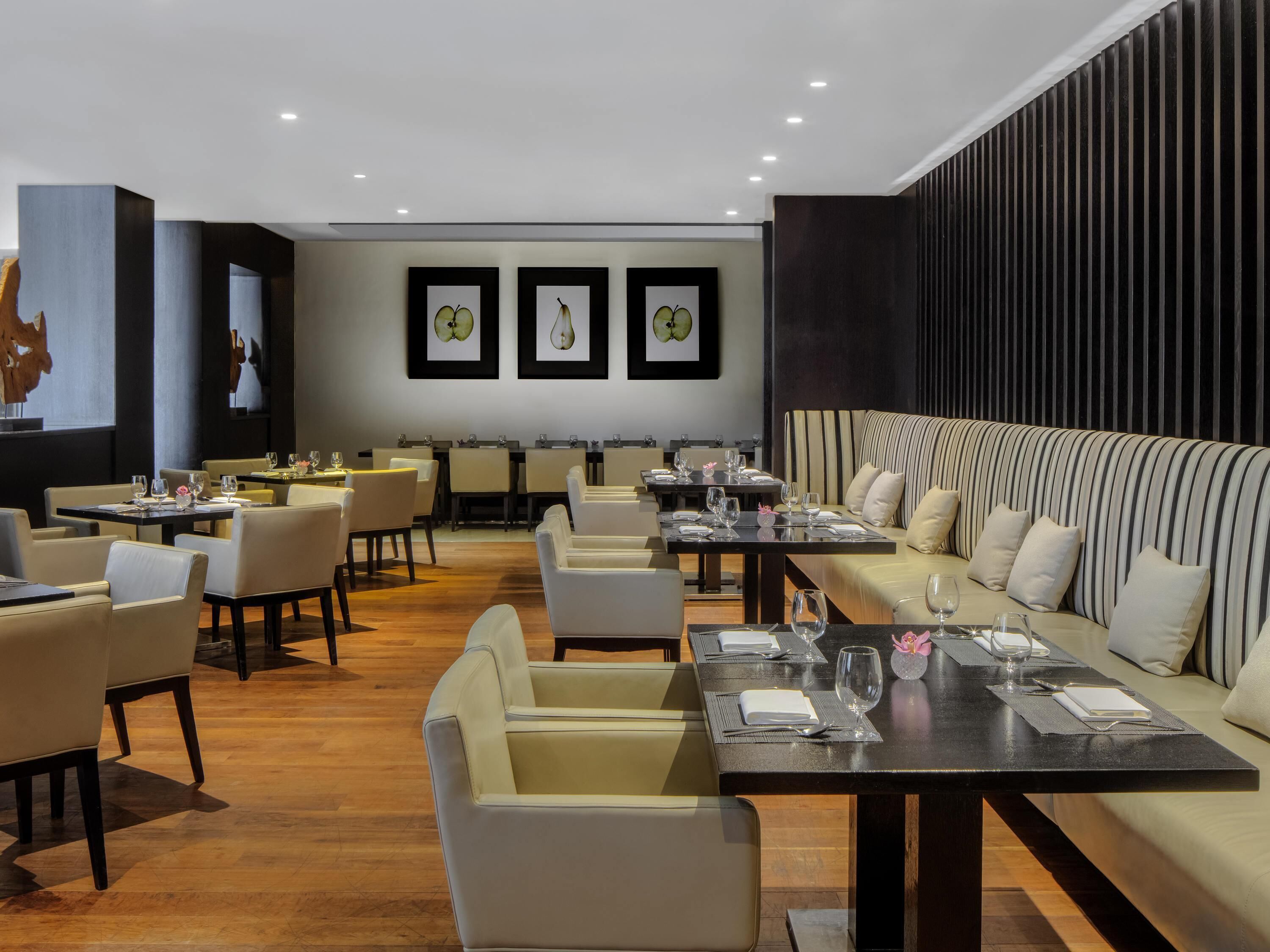 Pullman Dubai Creek City Centre Hotel