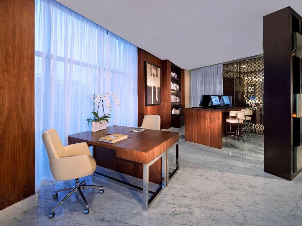 Pullman Dubai Creek City Centre Hotel