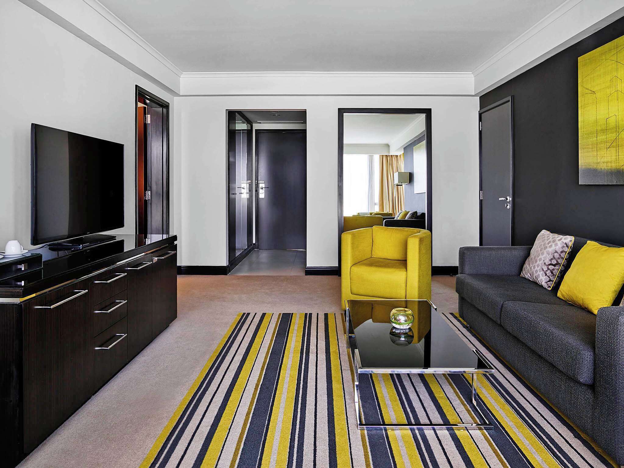 Pullman Dubai Creek City Centre Hotel