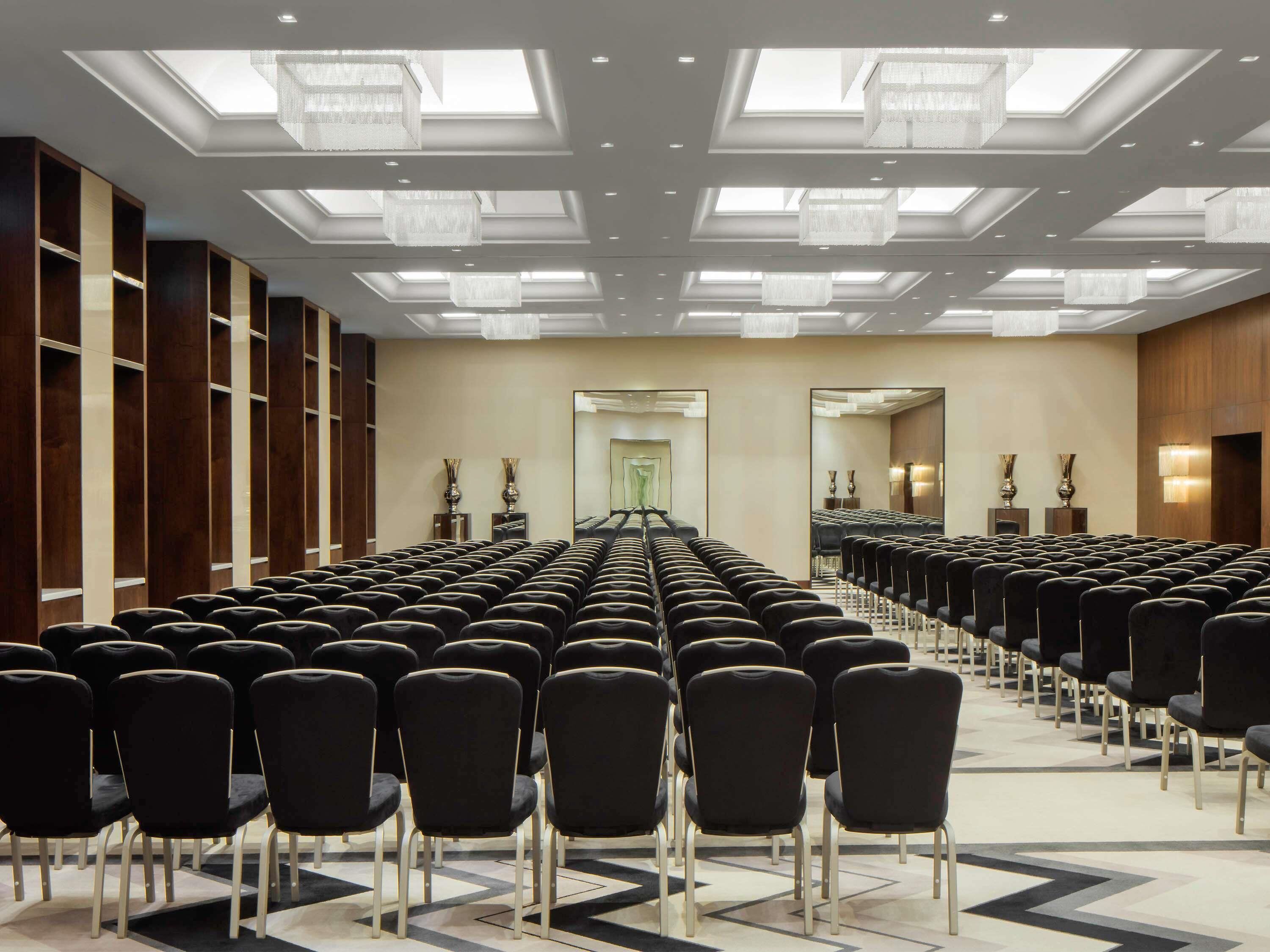 Pullman Dubai Creek City Centre Hotel