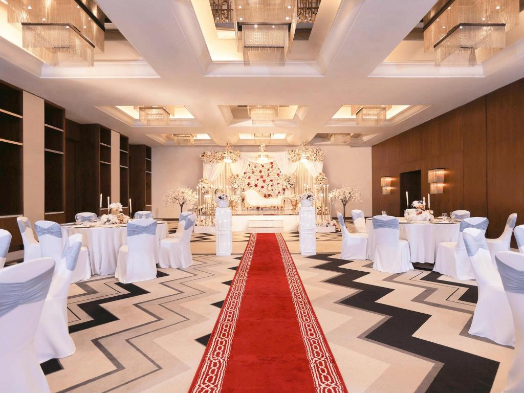 Pullman Dubai Creek City Centre Hotel