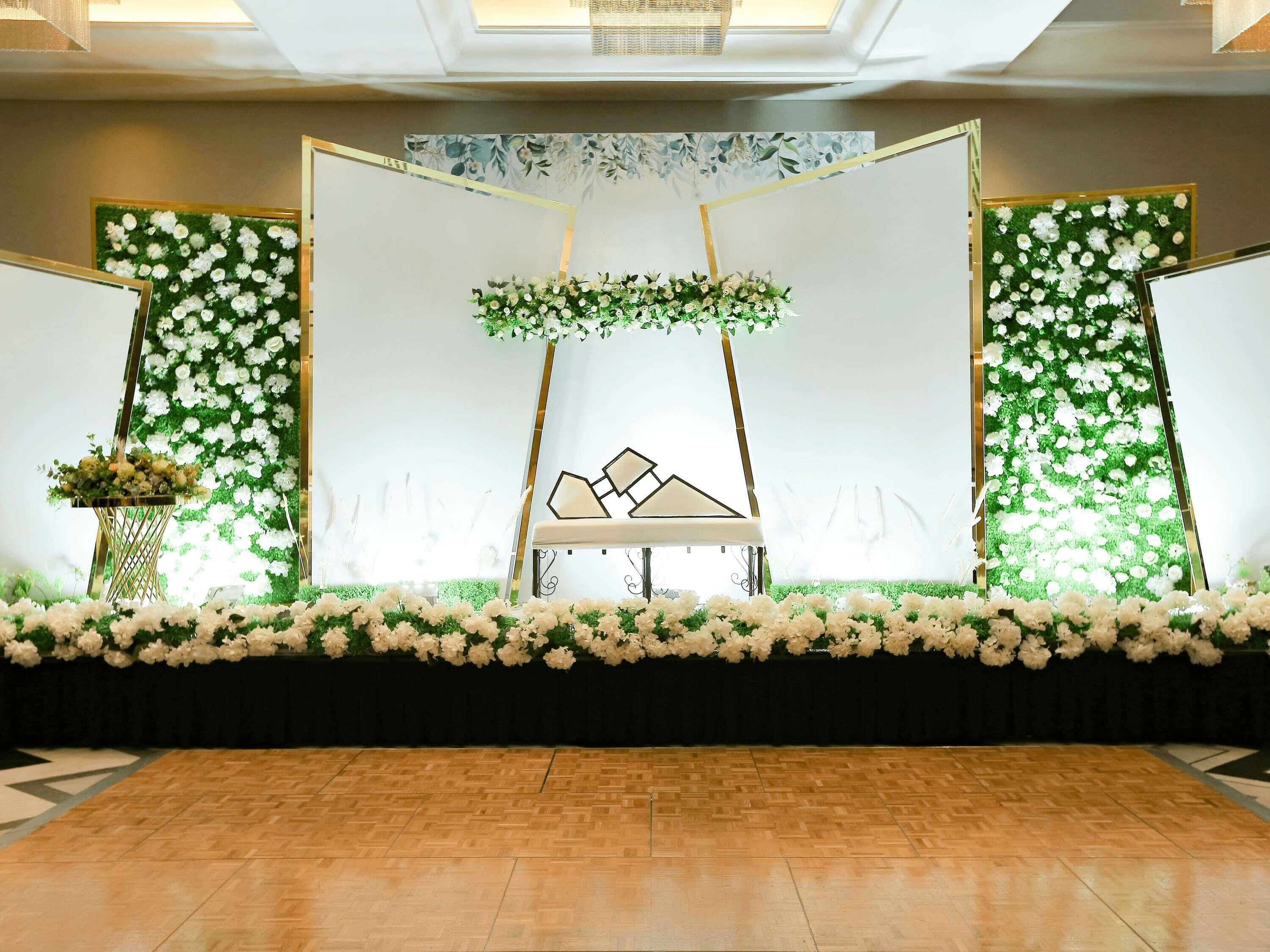 Pullman Dubai Creek City Centre Hotel