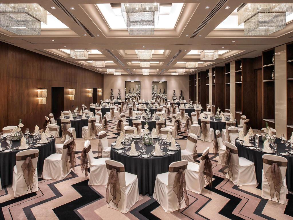 Pullman Dubai Creek City Centre Hotel