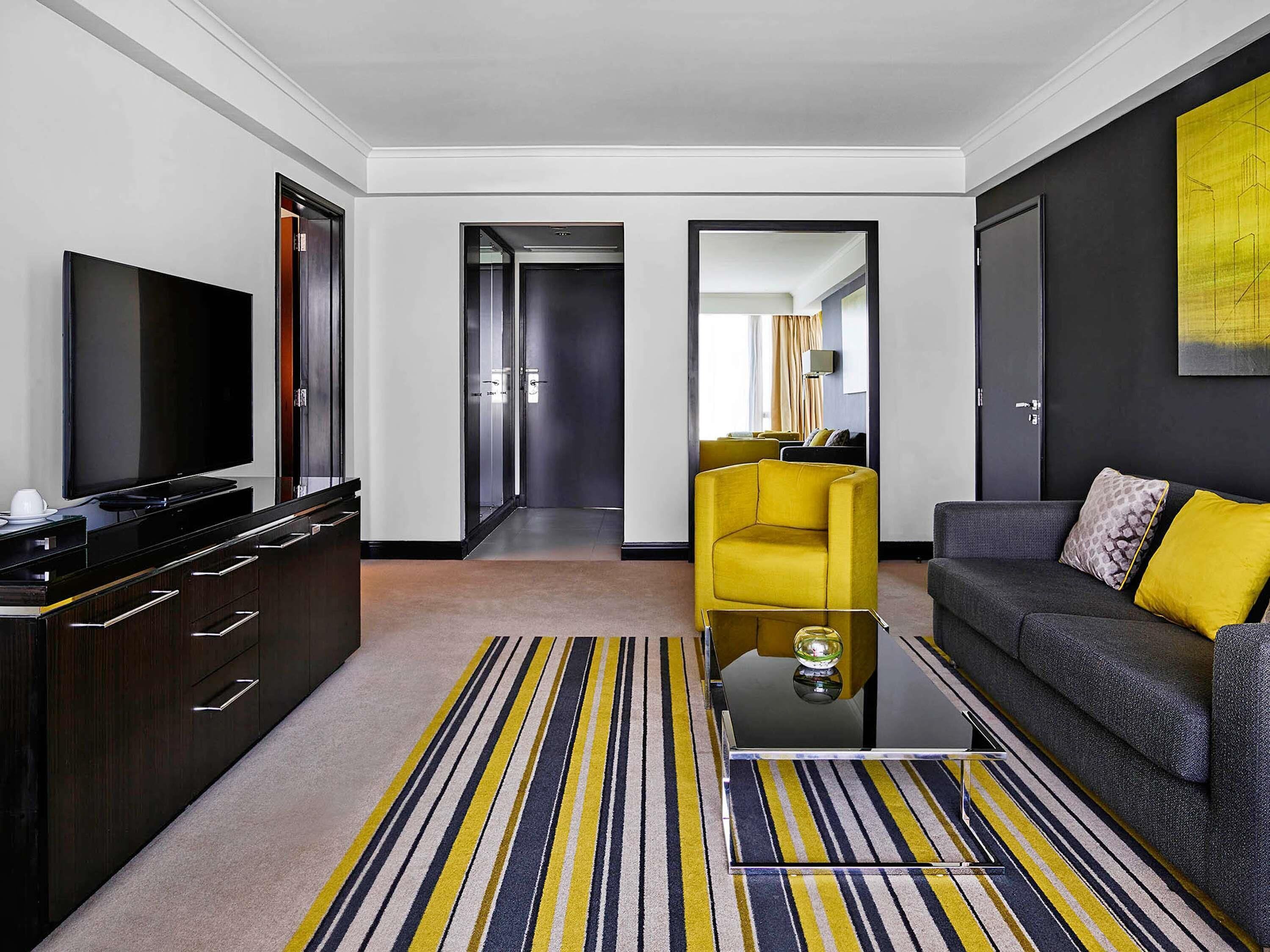 Pullman Dubai Creek City Centre Hotel