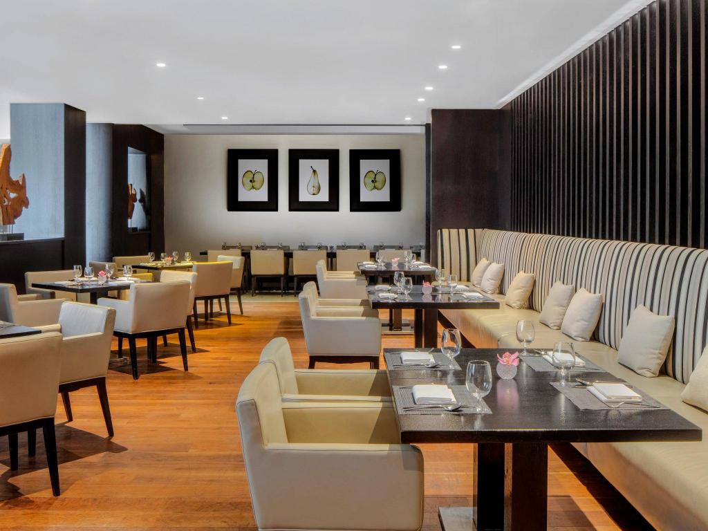 Pullman Dubai Creek City Centre Hotel