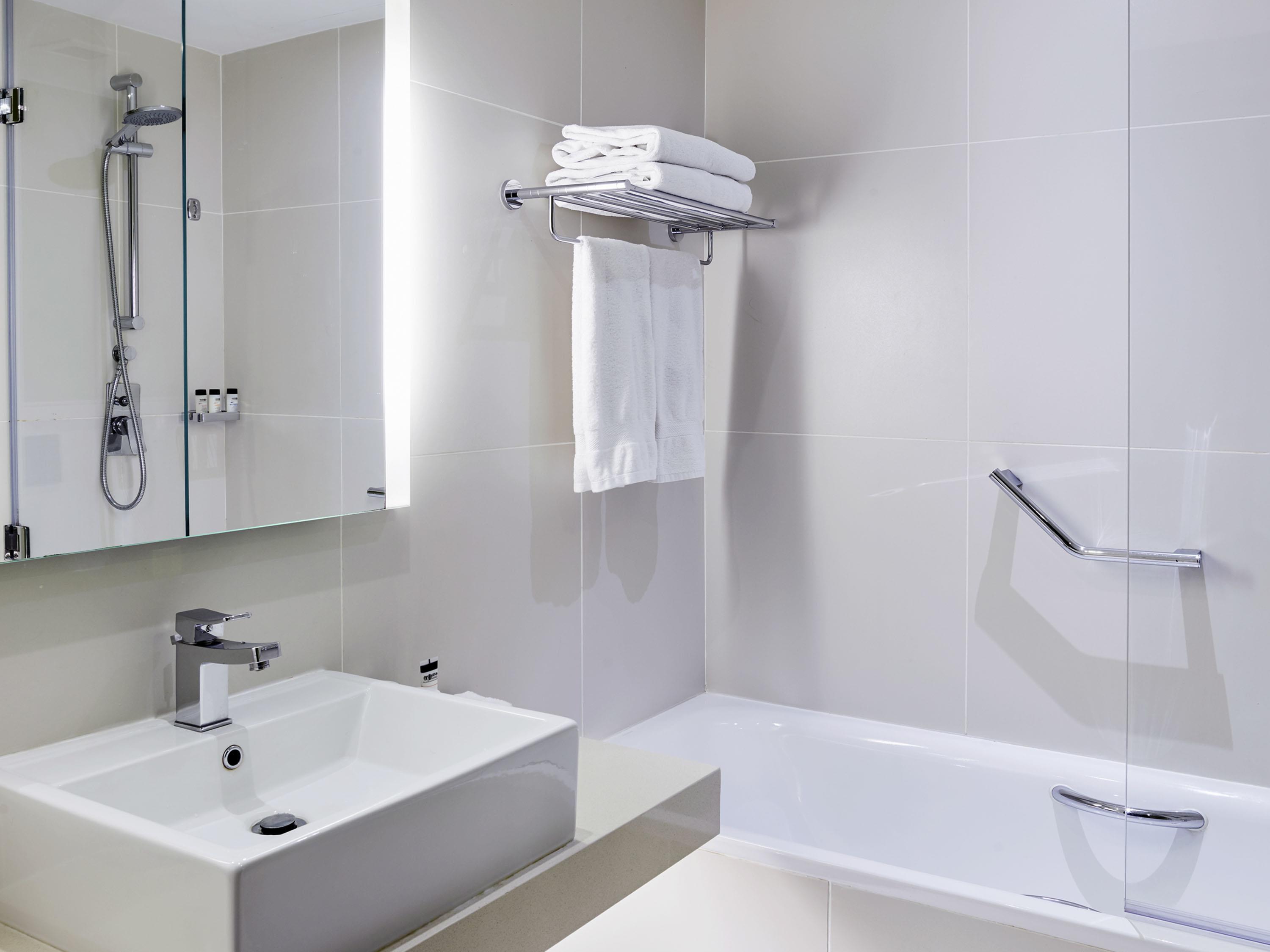 Pullman Dubai Creek City Centre Hotel