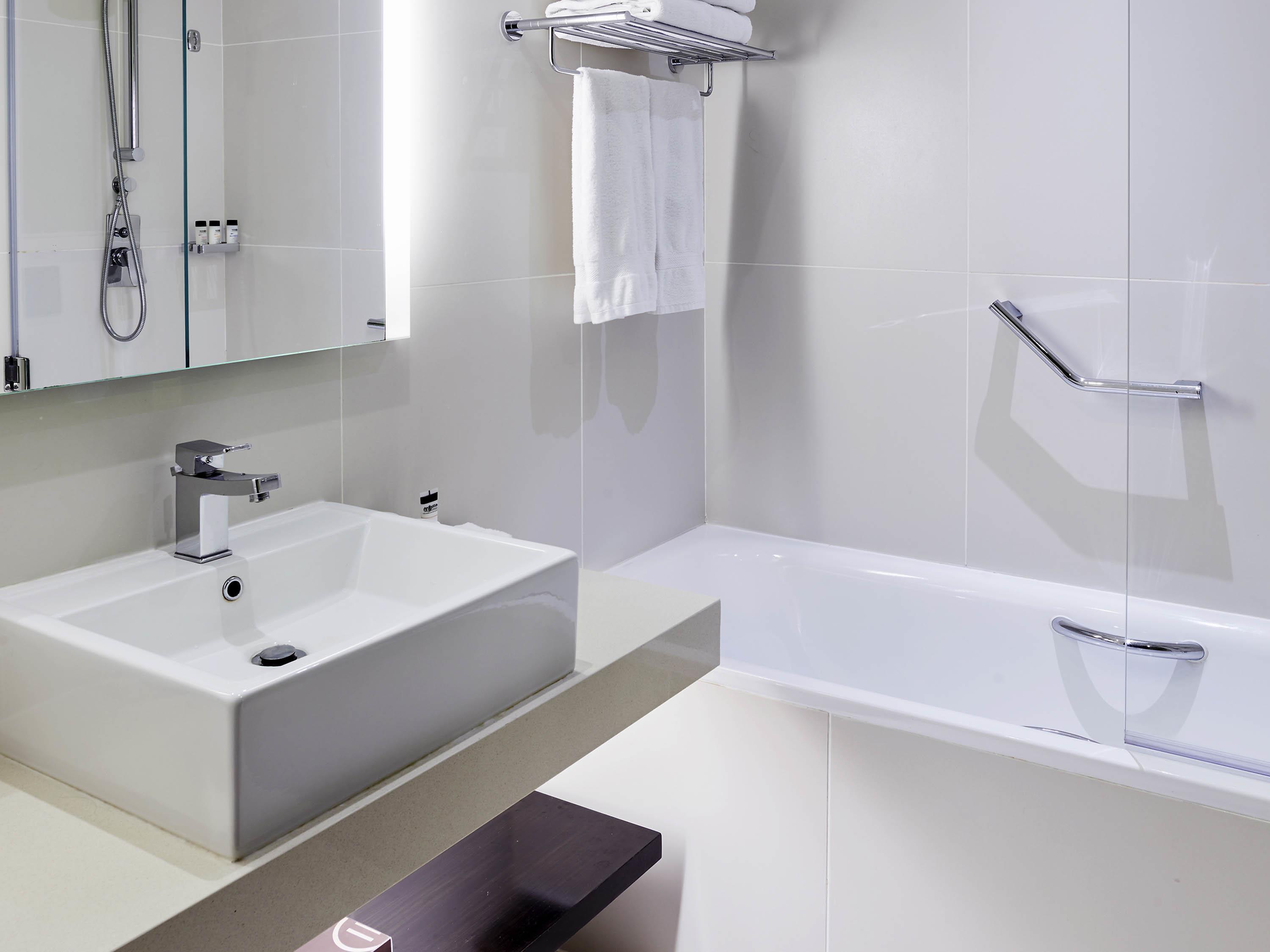 Pullman Dubai Creek City Centre Hotel