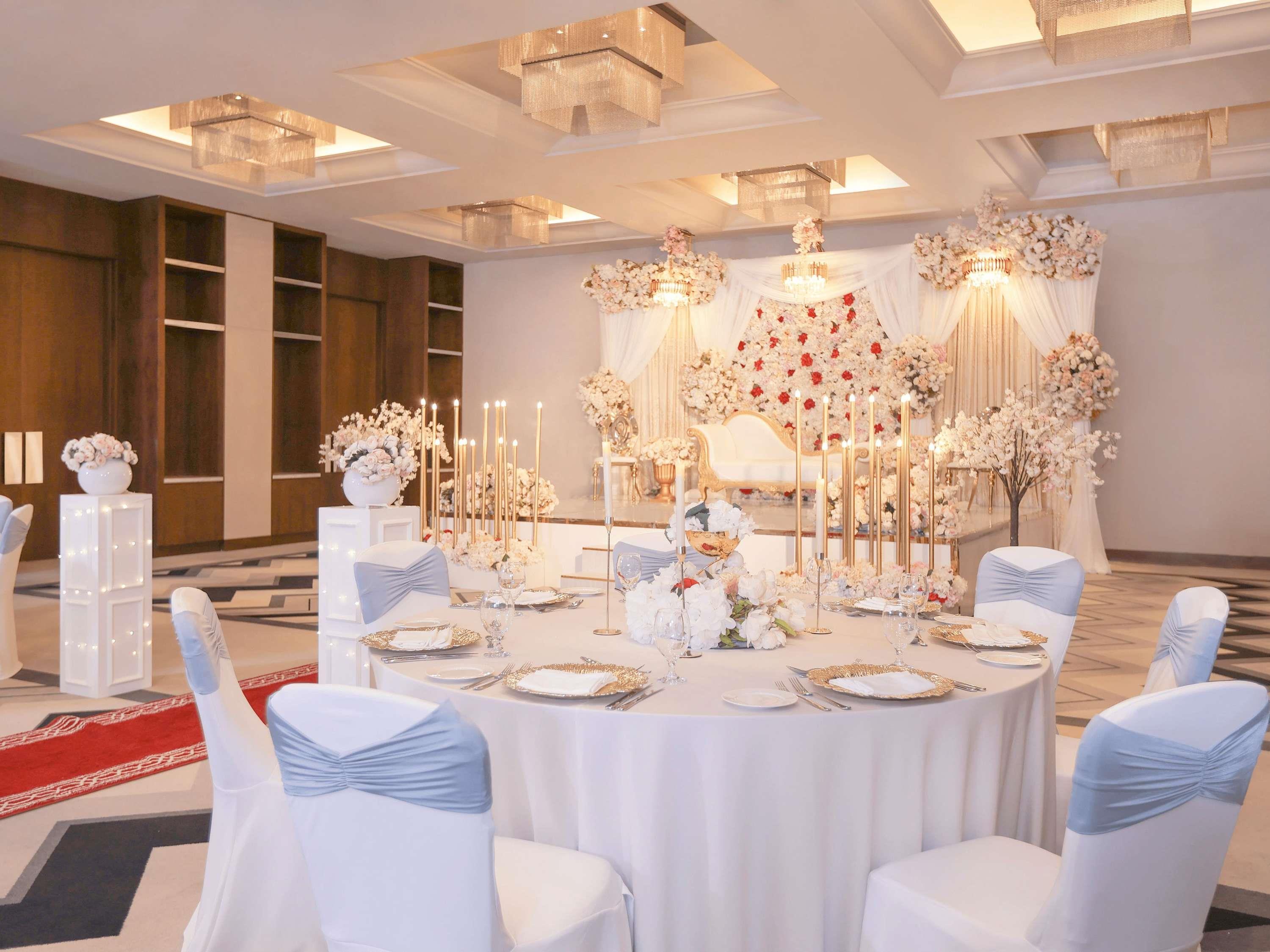 Pullman Dubai Creek City Centre Hotel