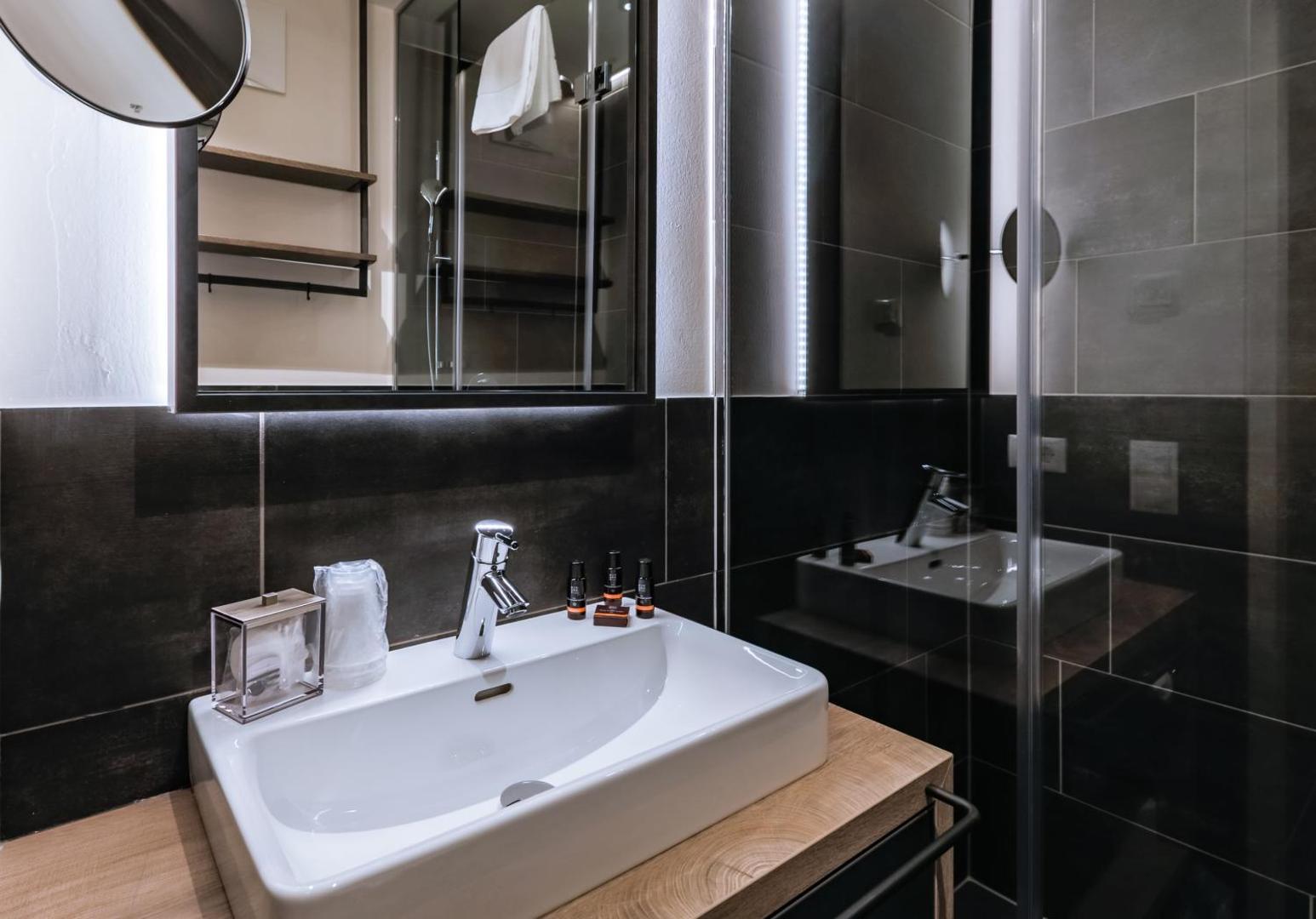 24 by Avenida Hotel & Residences 24 by Avenida Hotel & Residences