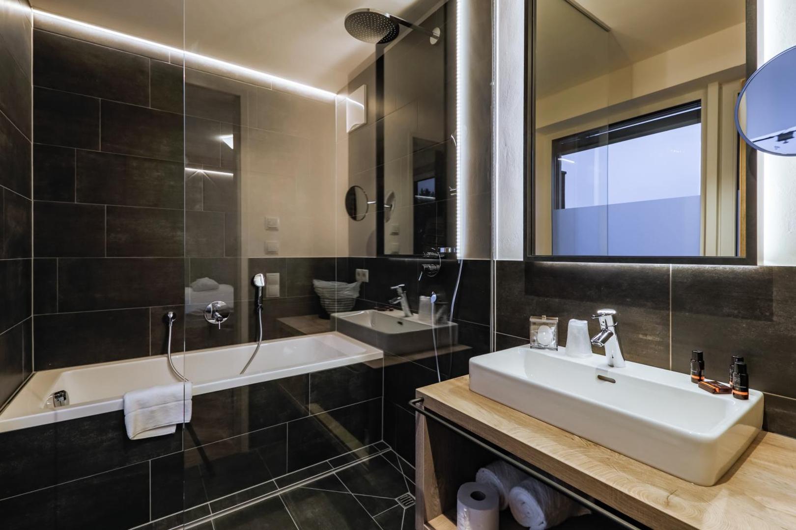 24 by Avenida Hotel & Residences 24 by Avenida Hotel & Residences
