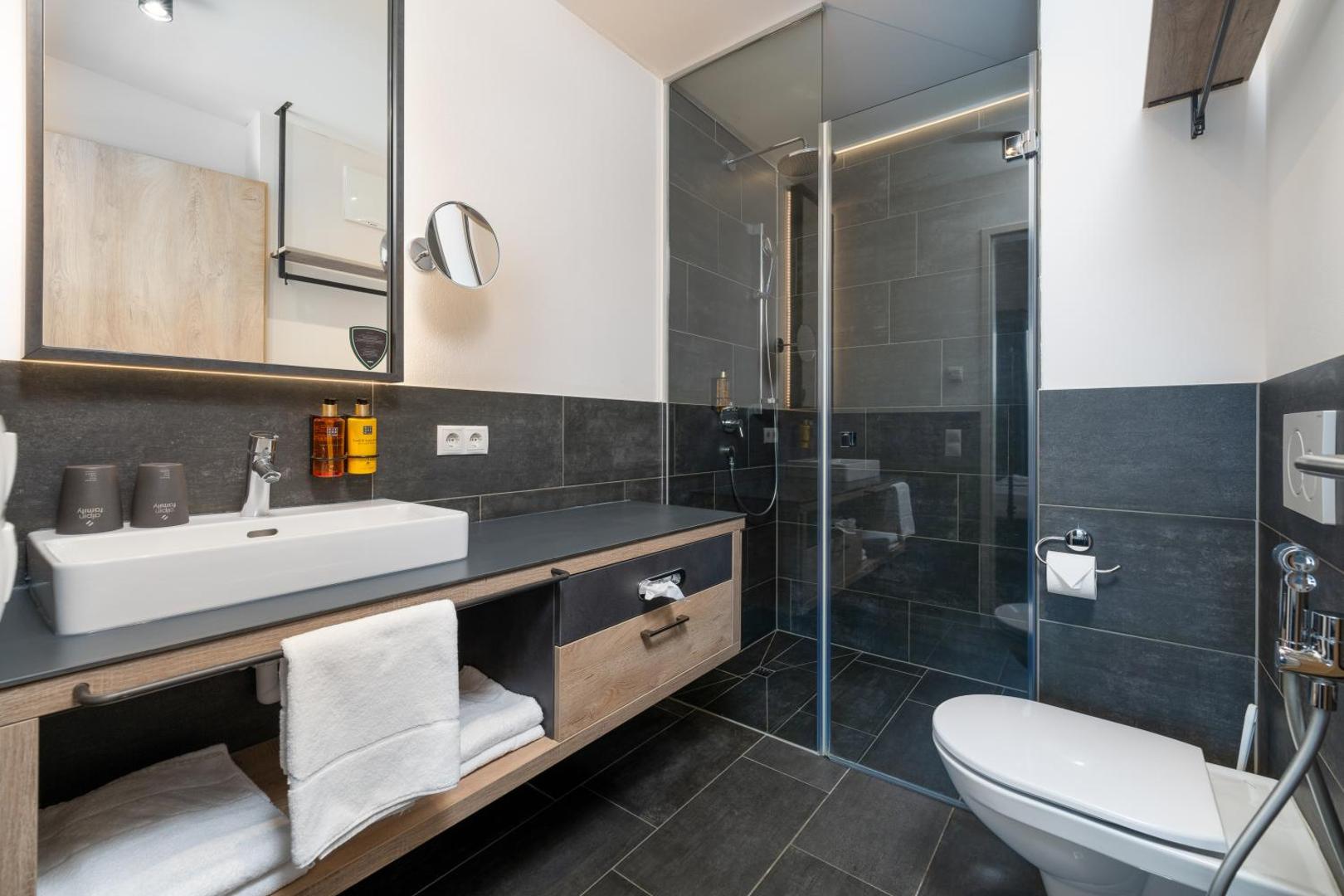 24 by Avenida Hotel & Residences 24 by Avenida Hotel & Residences