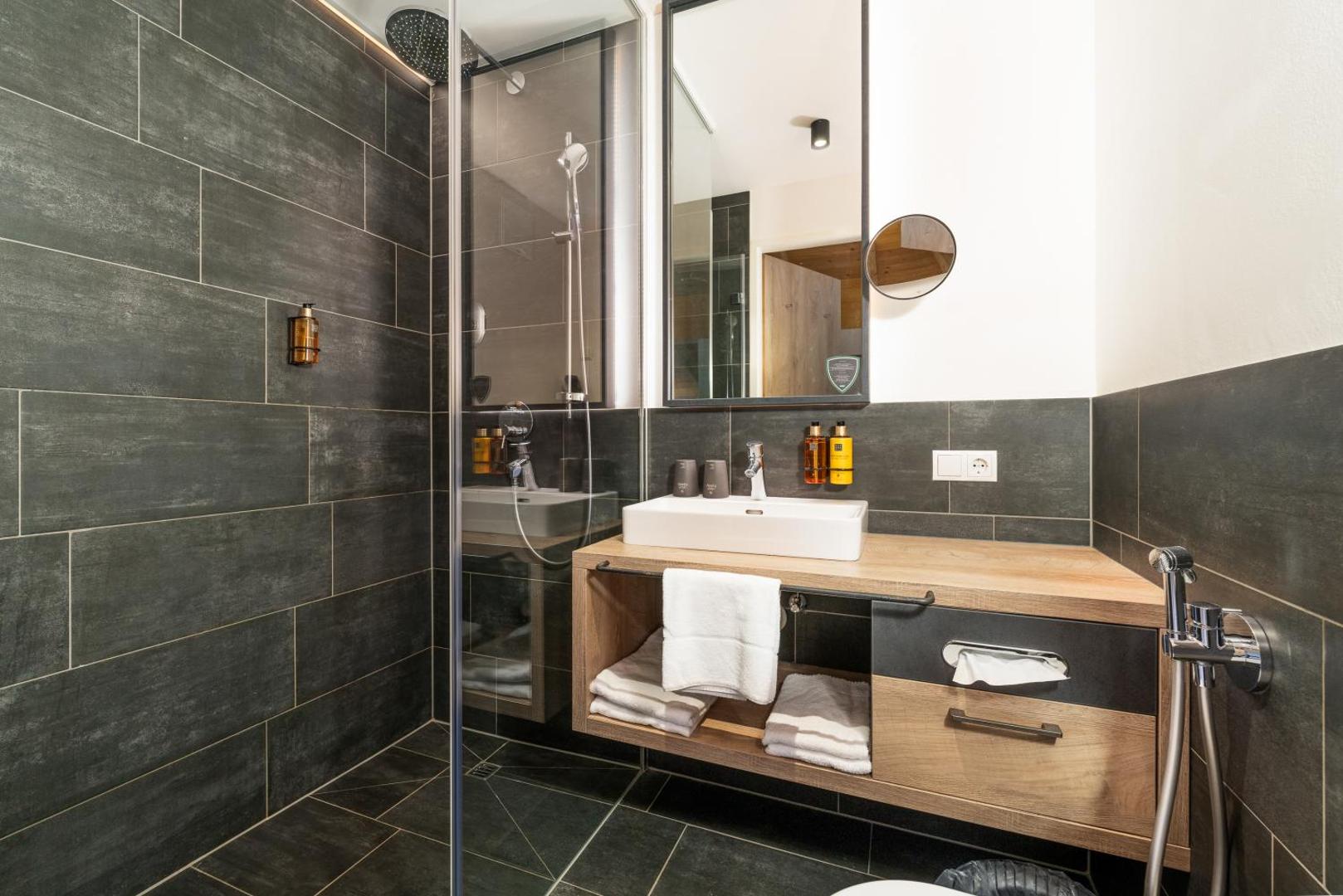 24 by Avenida Hotel & Residences 24 by Avenida Hotel & Residences