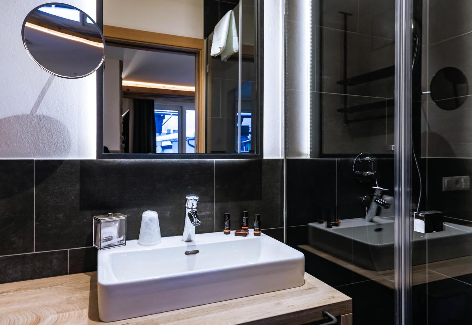 24 by Avenida Hotel & Residences 24 by Avenida Hotel & Residences