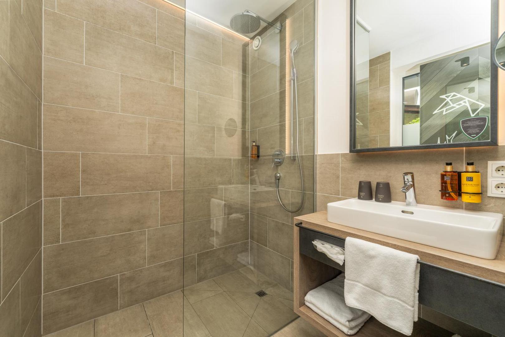 24 by Avenida Hotel & Residences 24 by Avenida Hotel & Residences
