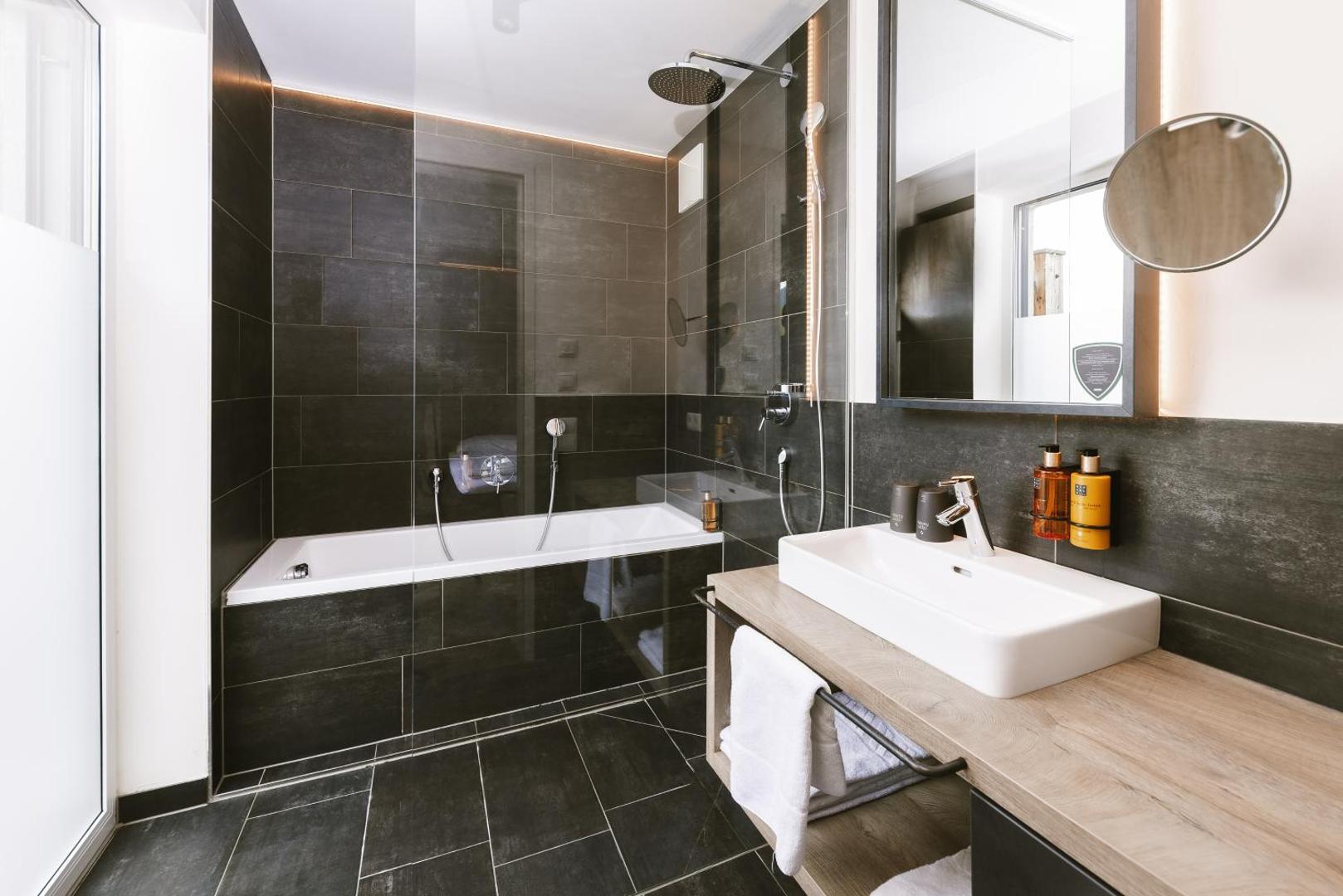 24 by Avenida Hotel & Residences 24 by Avenida Hotel & Residences