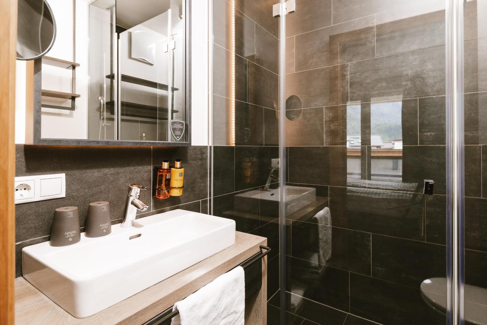 24 by Avenida Hotel & Residences 24 by Avenida Hotel & Residences