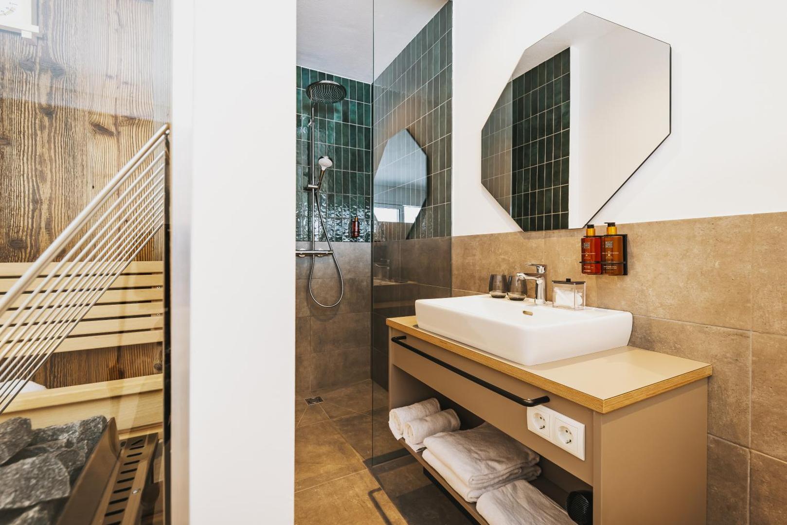 Nikolaus by AvenidA Panoramic Wellness Suites Nikolaus by AvenidA Panoramic Wellness Suites