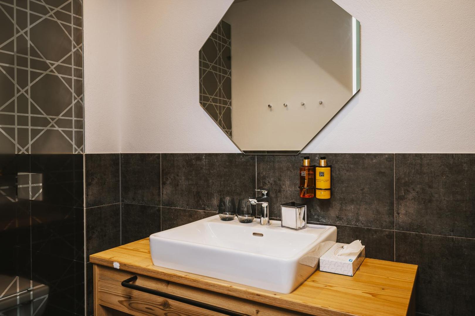Nikolaus by AvenidA Panoramic Wellness Suites Nikolaus by AvenidA Panoramic Wellness Suites