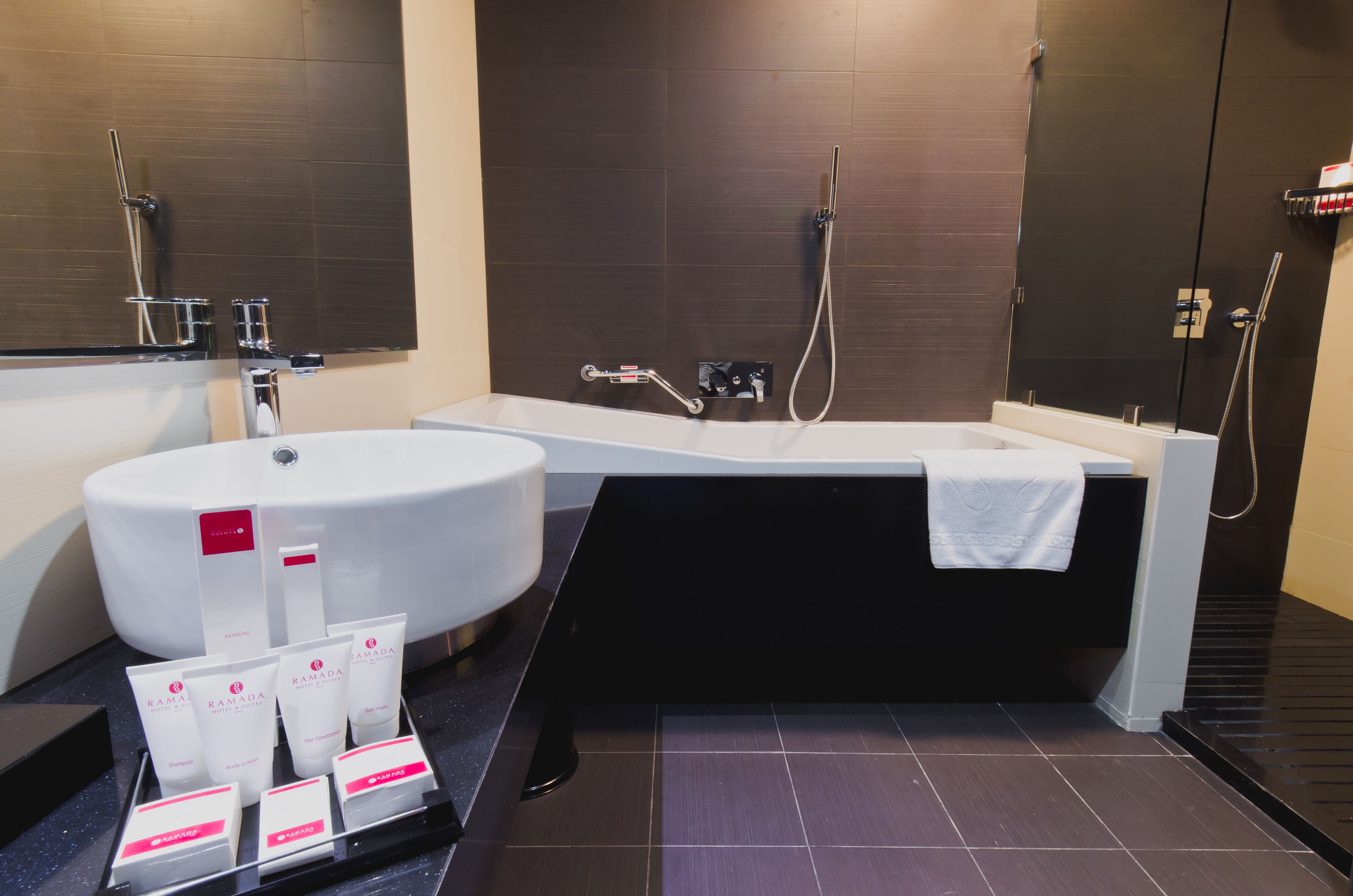 Ramada Hotel And Suites Baku Ramada Hotel And Suites Baku