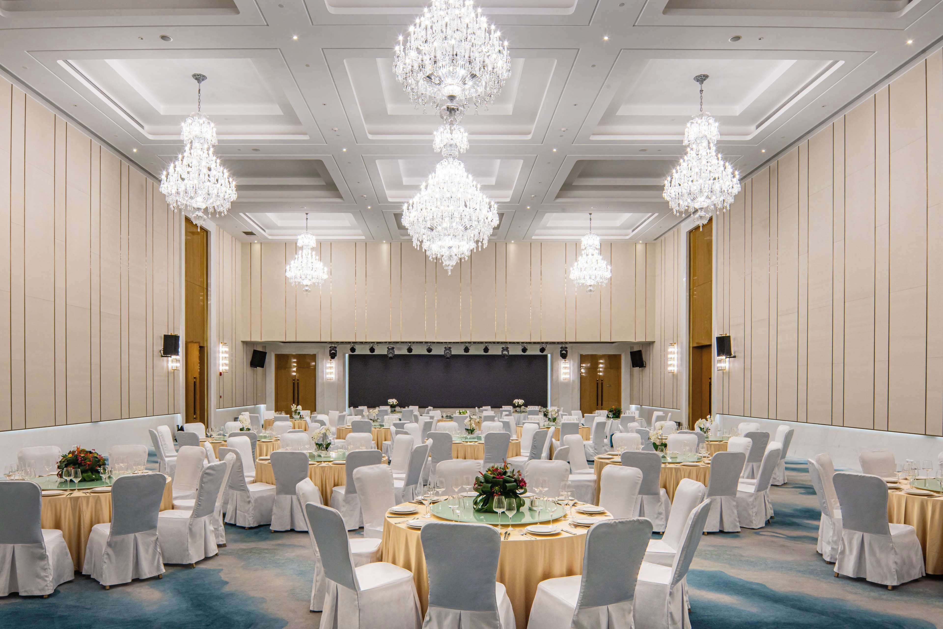 Hilton Brazzaville Les Tours Jumelles Hotel & Residences Hilton Brazzaville Les Tours Jumelles Hotel & Residences