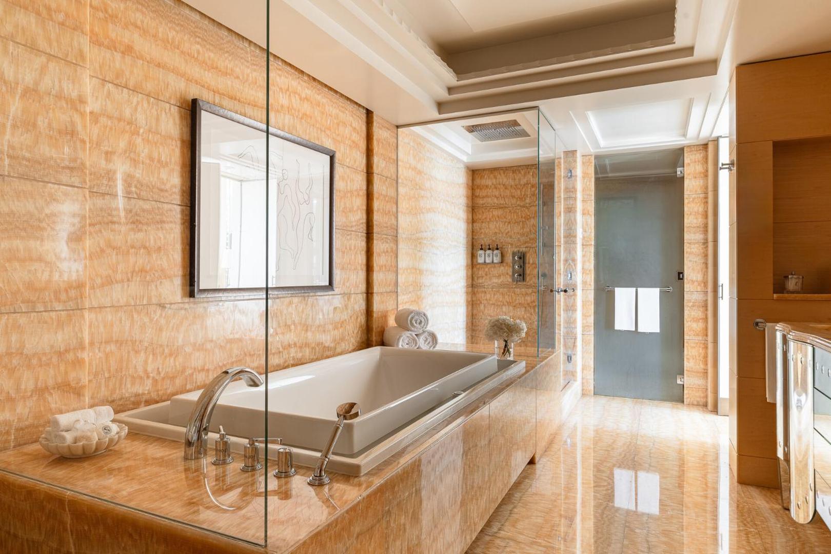 Four Seasons des Bergues