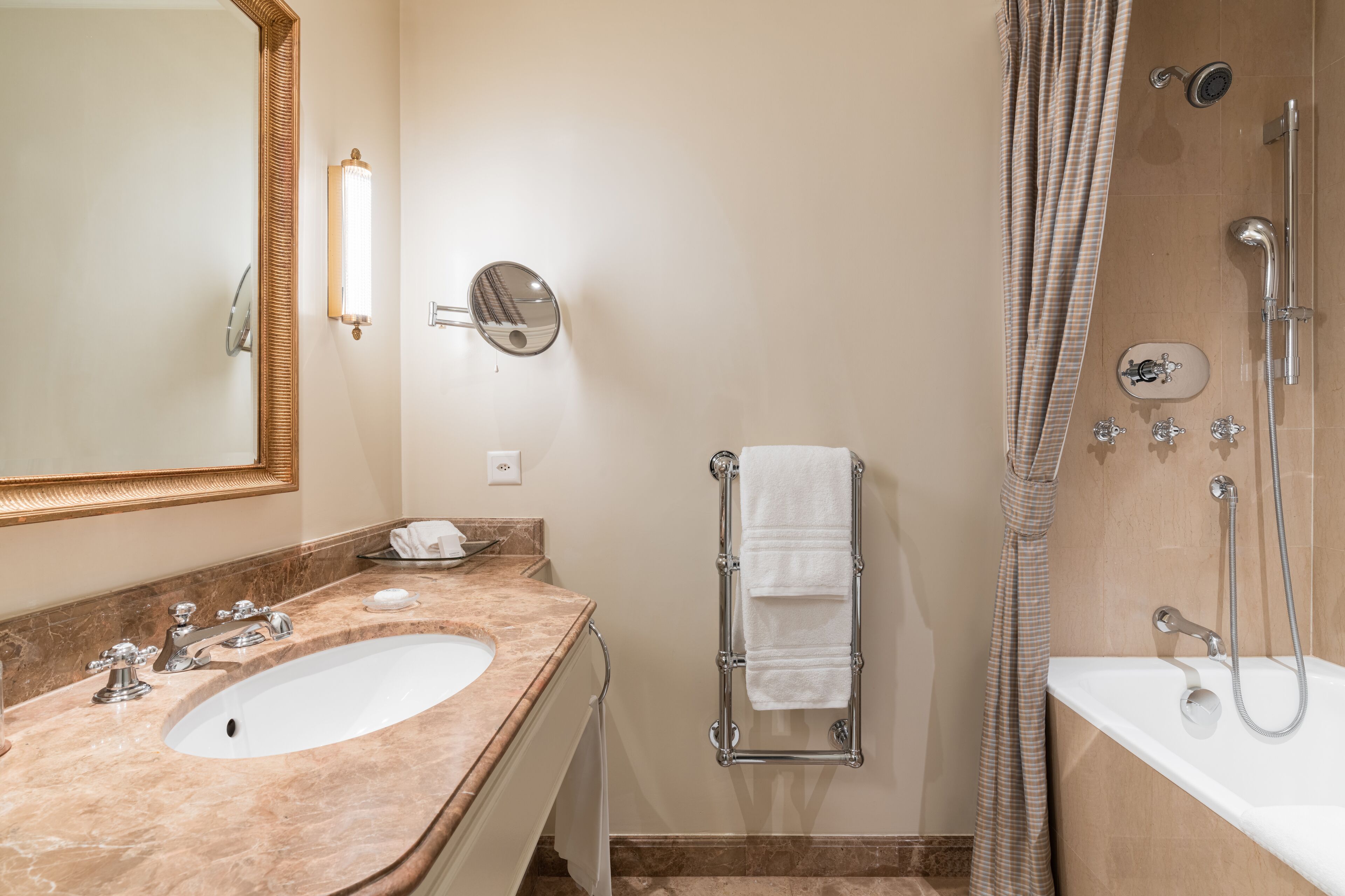 Four Seasons des Bergues