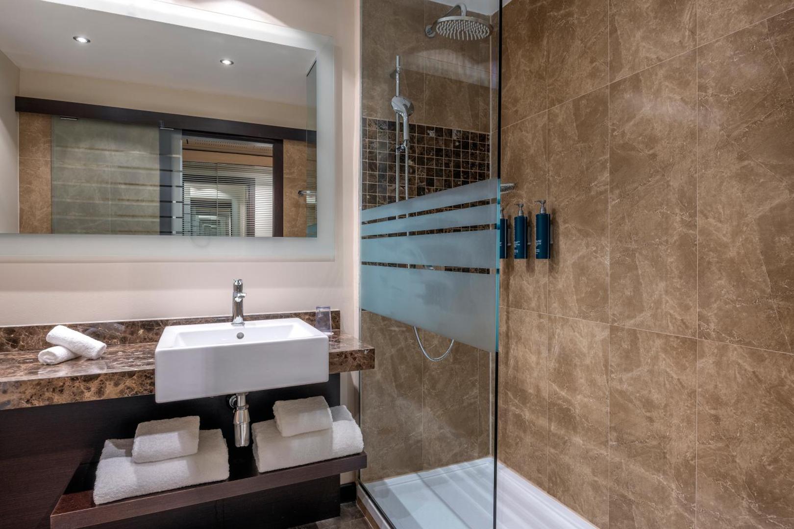 Hilton Geneva Hotel & Conference Centre Hilton Geneva Hotel & Conference Centre