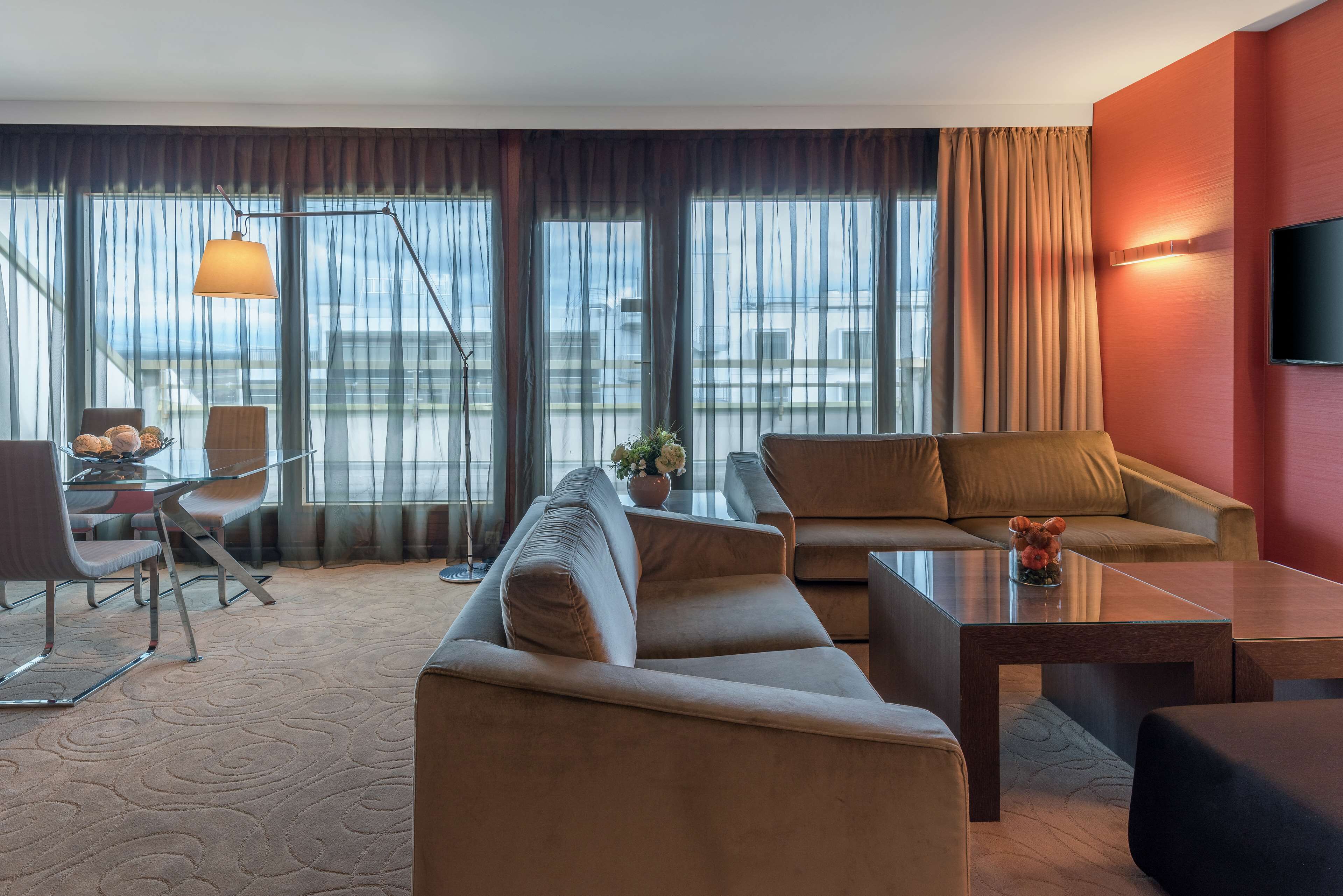 Hilton Geneva Hotel & Conference Centre Hilton Geneva Hotel & Conference Centre