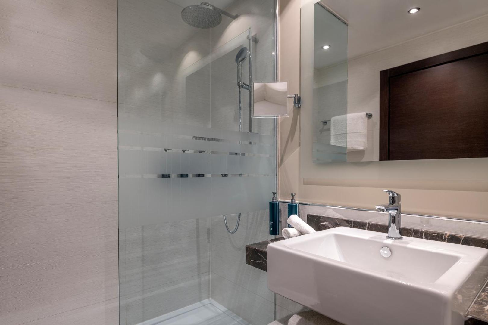 Hilton Geneva Hotel & Conference Centre Hilton Geneva Hotel & Conference Centre