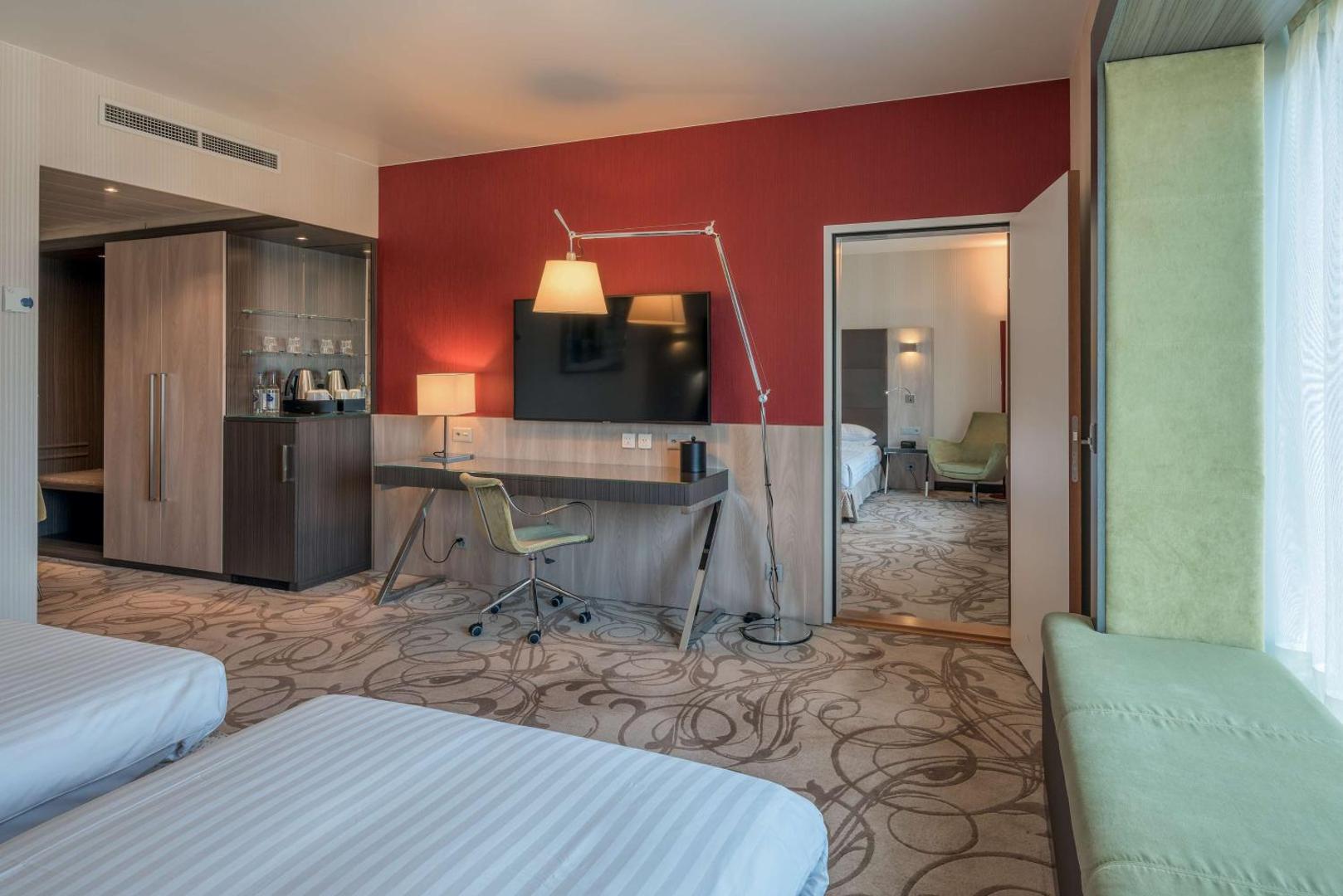 Hilton Geneva Hotel & Conference Centre Hilton Geneva Hotel & Conference Centre