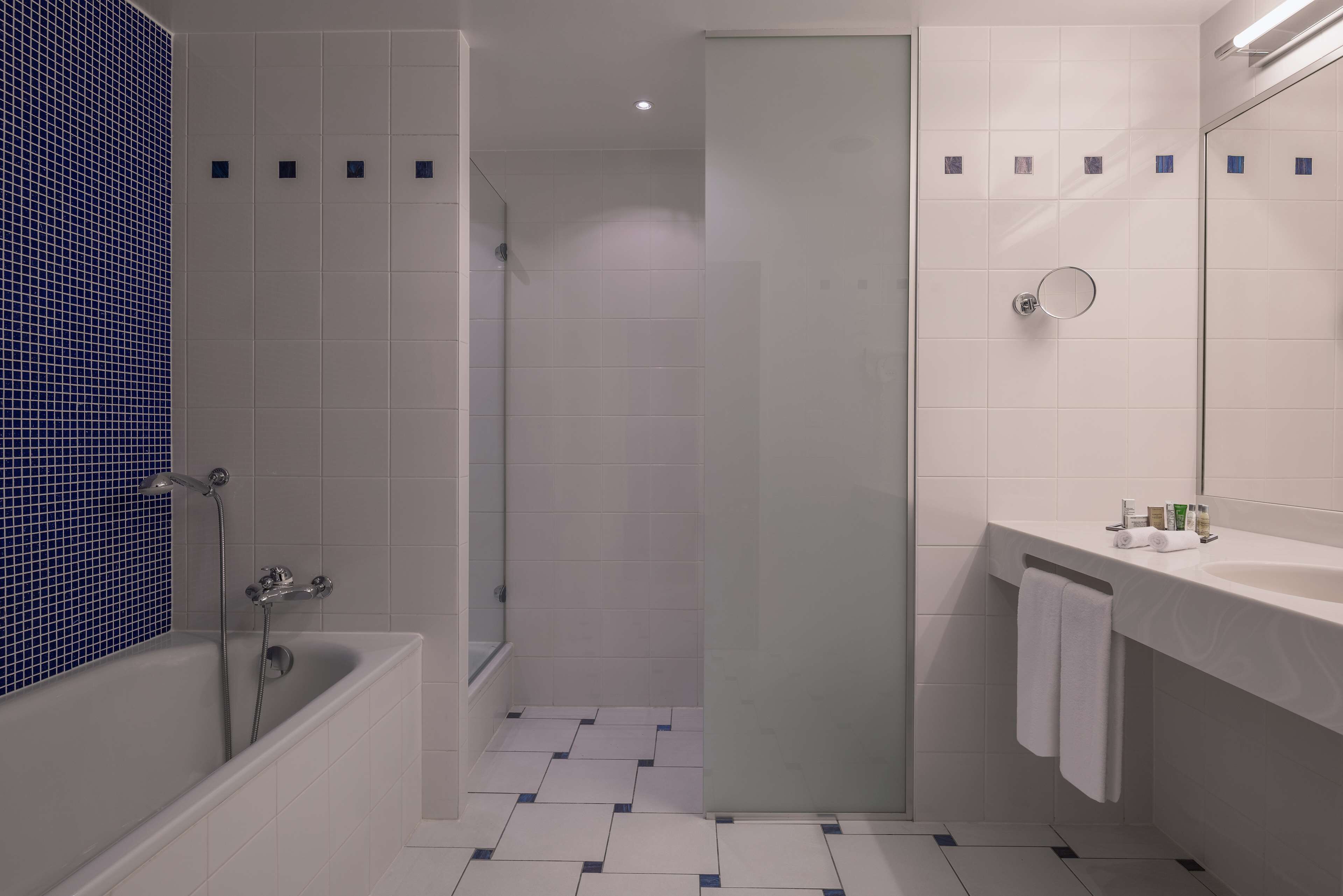 Hilton Geneva Hotel & Conference Centre Hilton Geneva Hotel & Conference Centre