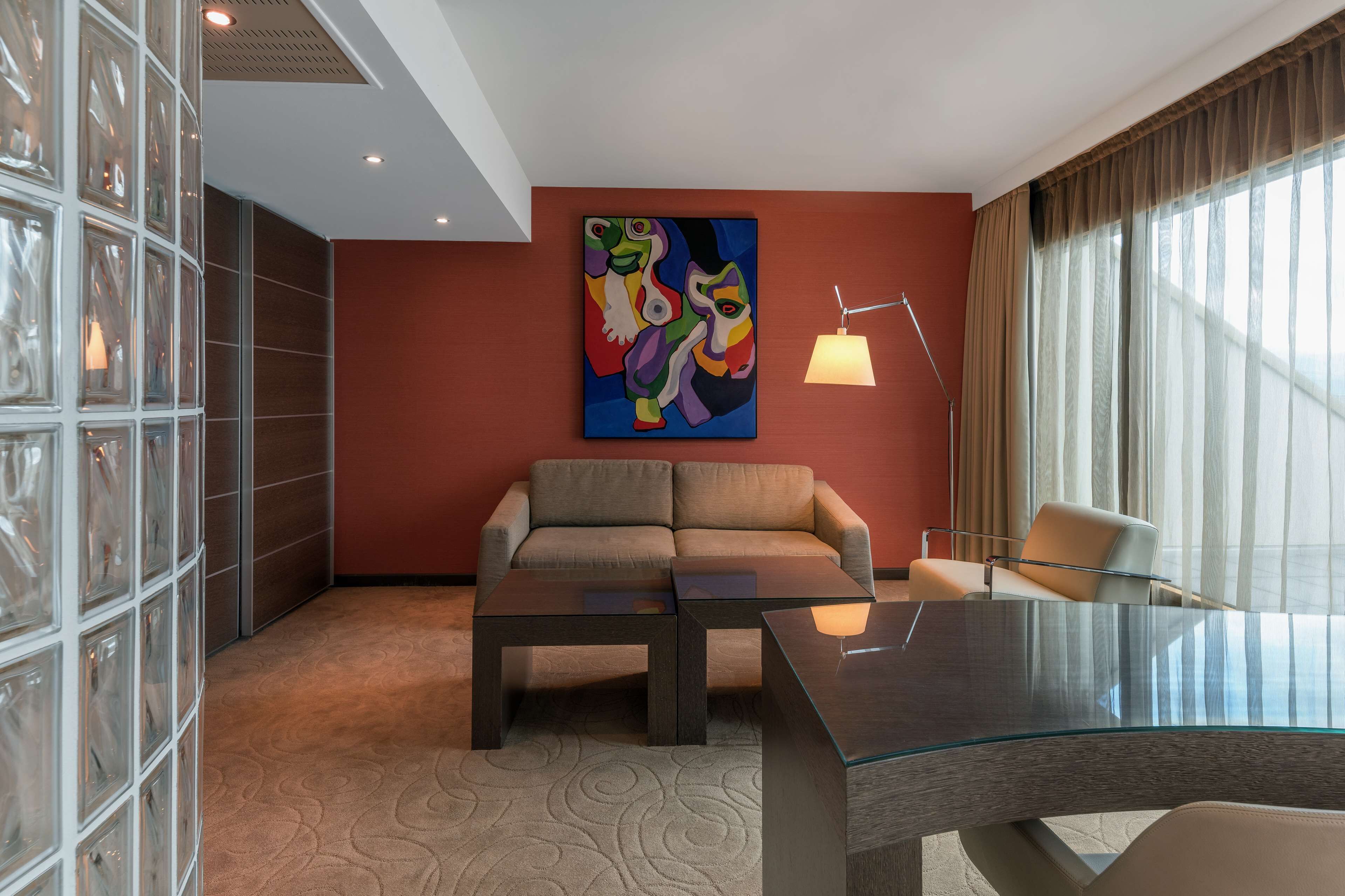 Hilton Geneva Hotel & Conference Centre Hilton Geneva Hotel & Conference Centre