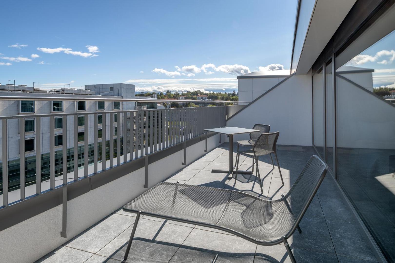 Hilton Geneva Hotel & Conference Centre Hilton Geneva Hotel & Conference Centre