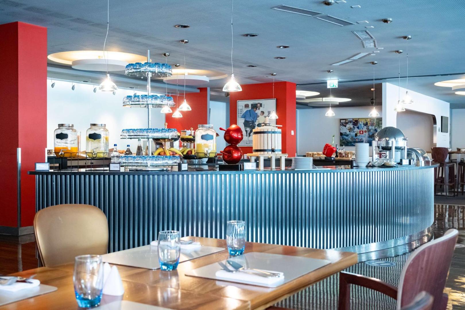 Hilton Geneva Hotel & Conference Centre Hilton Geneva Hotel & Conference Centre