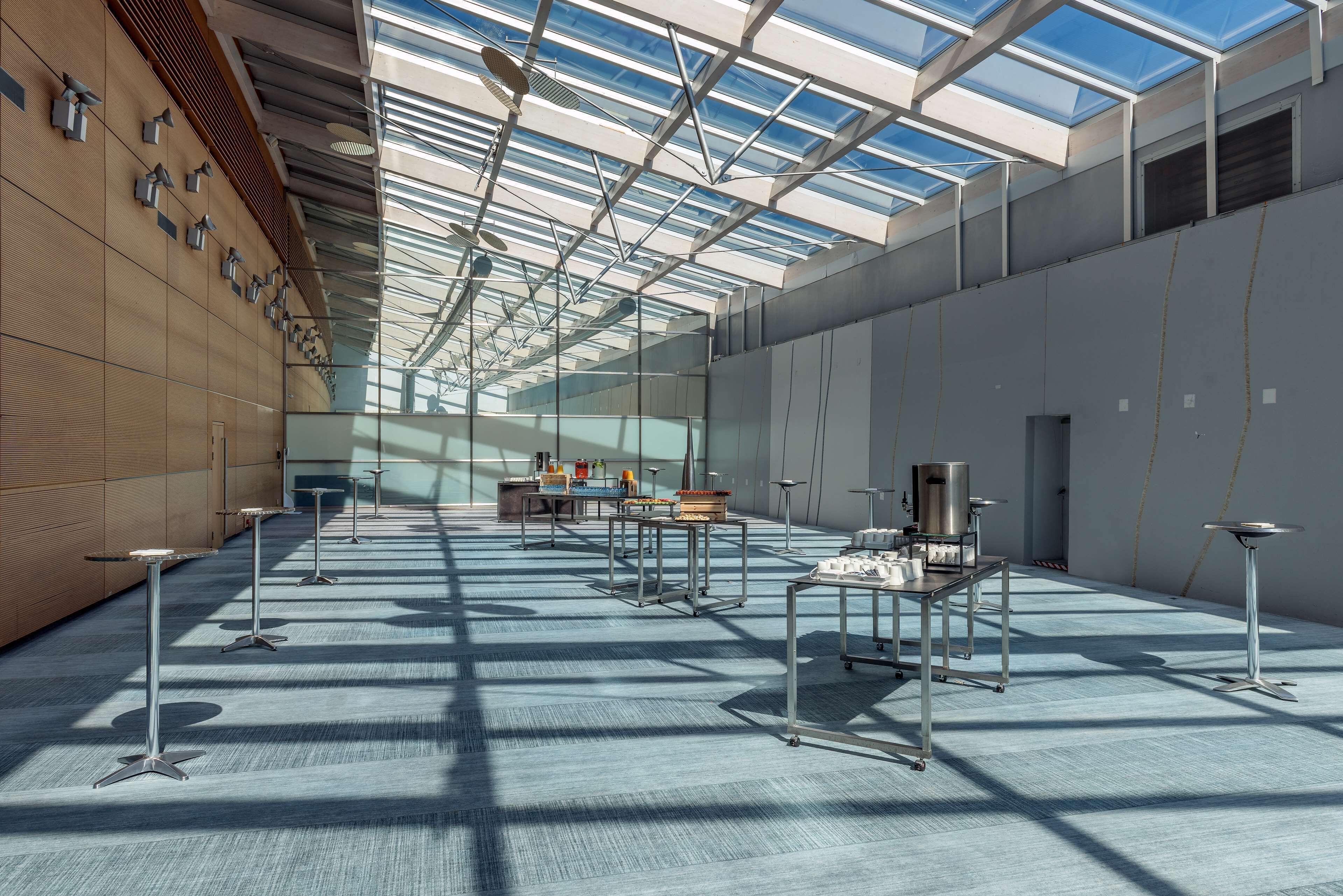 Hilton Geneva Hotel & Conference Centre Hilton Geneva Hotel & Conference Centre