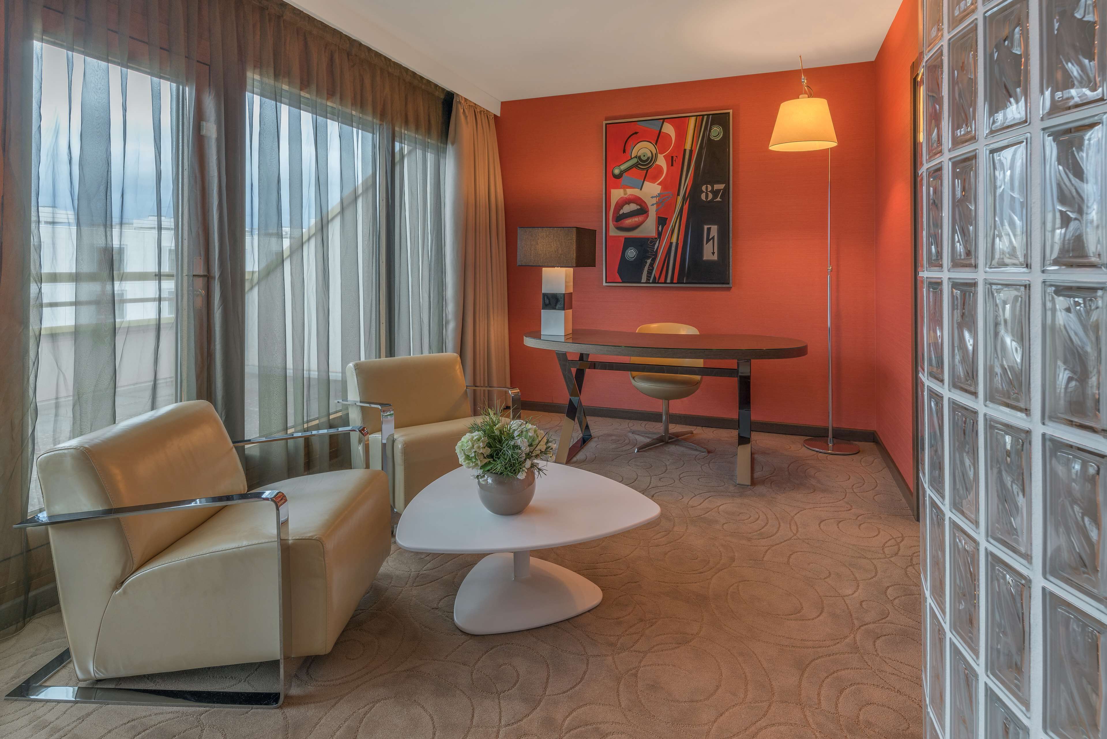 Hilton Geneva Hotel & Conference Centre Hilton Geneva Hotel & Conference Centre