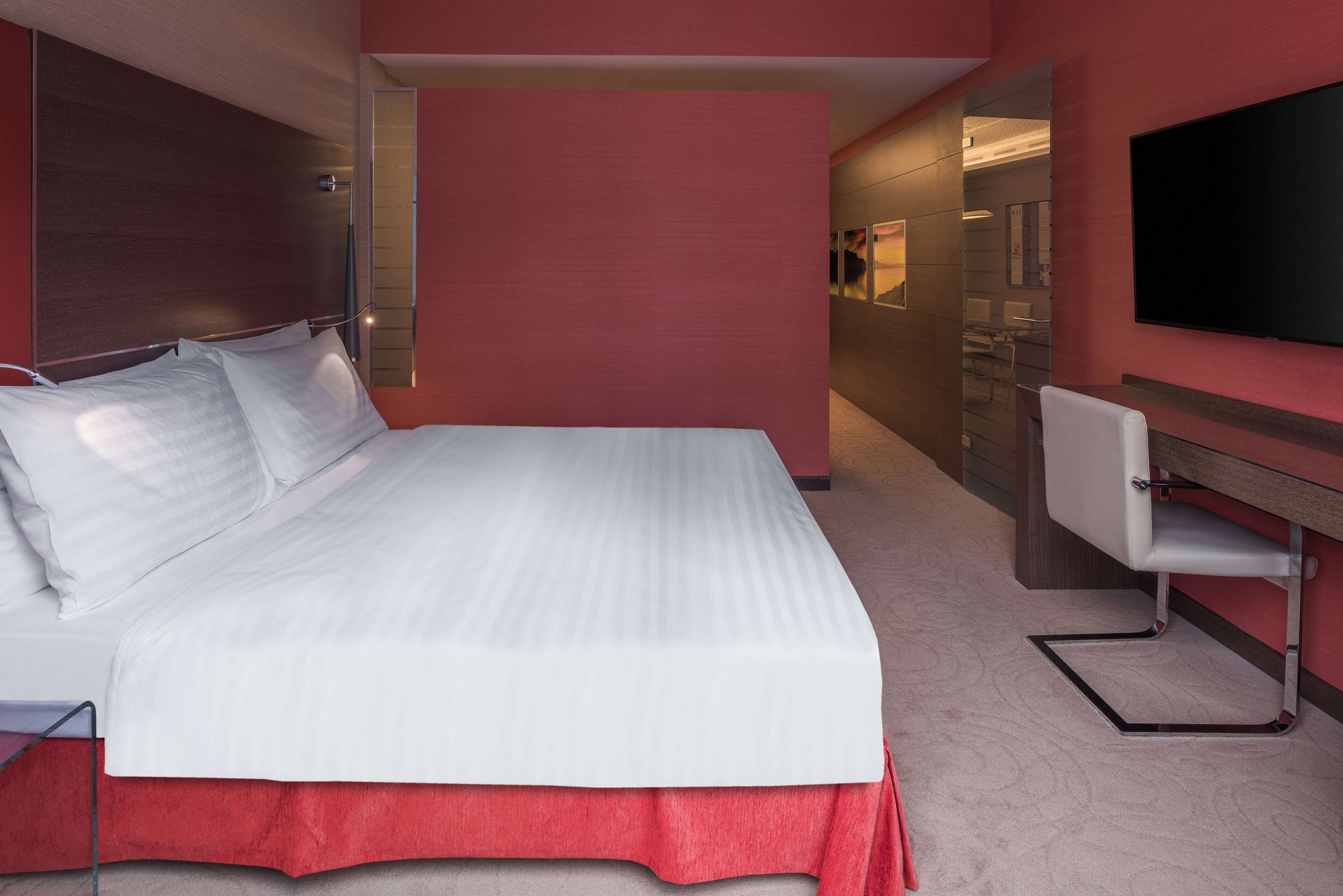 Hilton Geneva Hotel & Conference Centre Hilton Geneva Hotel & Conference Centre