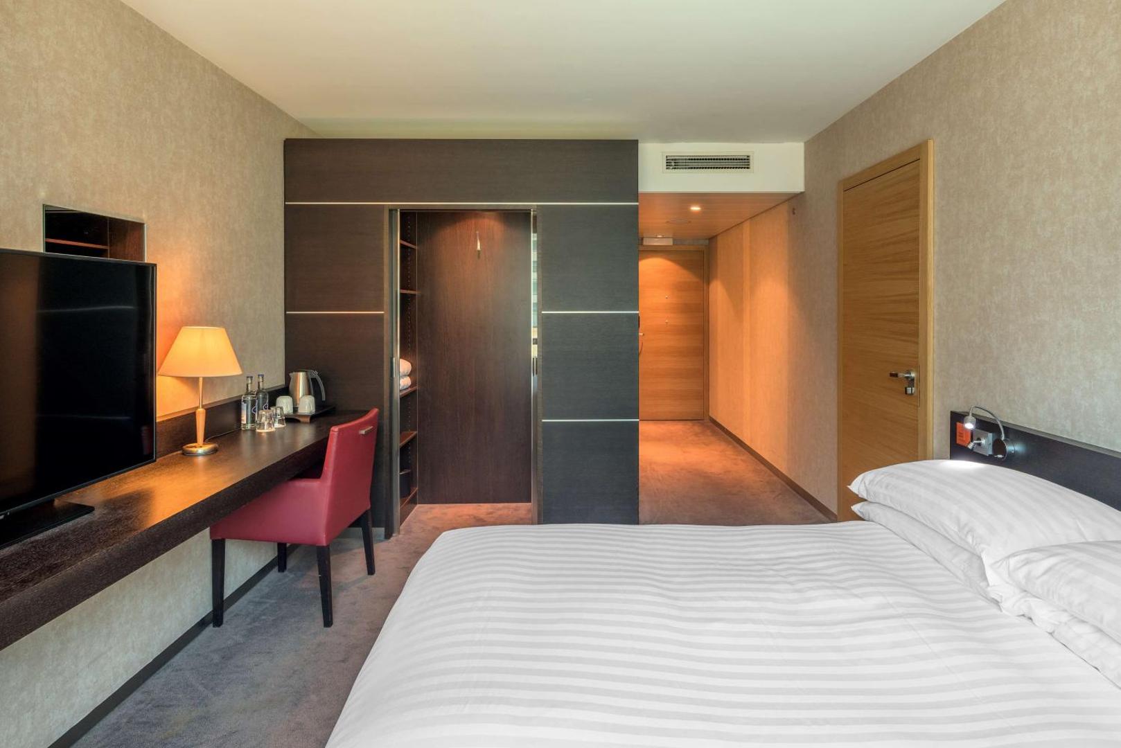 Hilton Geneva Hotel & Conference Centre Hilton Geneva Hotel & Conference Centre