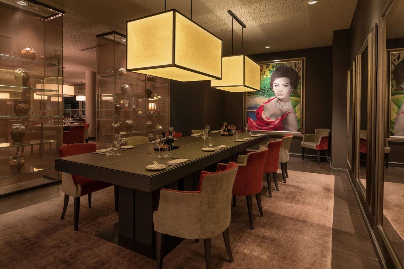 Hilton Geneva Hotel & Conference Centre Hilton Geneva Hotel & Conference Centre