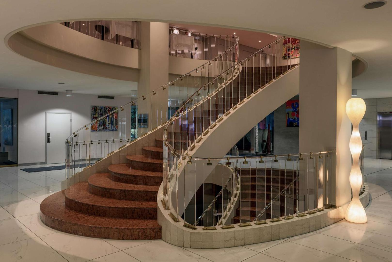 Hilton Geneva Hotel & Conference Centre Hilton Geneva Hotel & Conference Centre