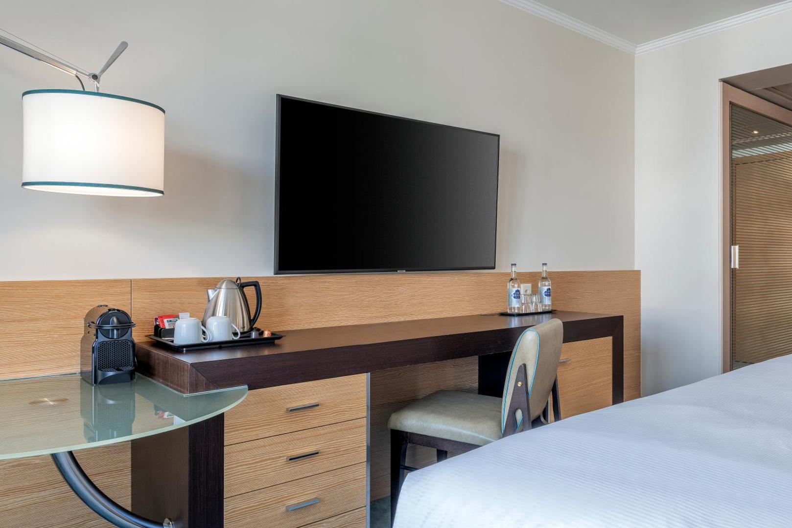 Hilton Geneva Hotel & Conference Centre Hilton Geneva Hotel & Conference Centre